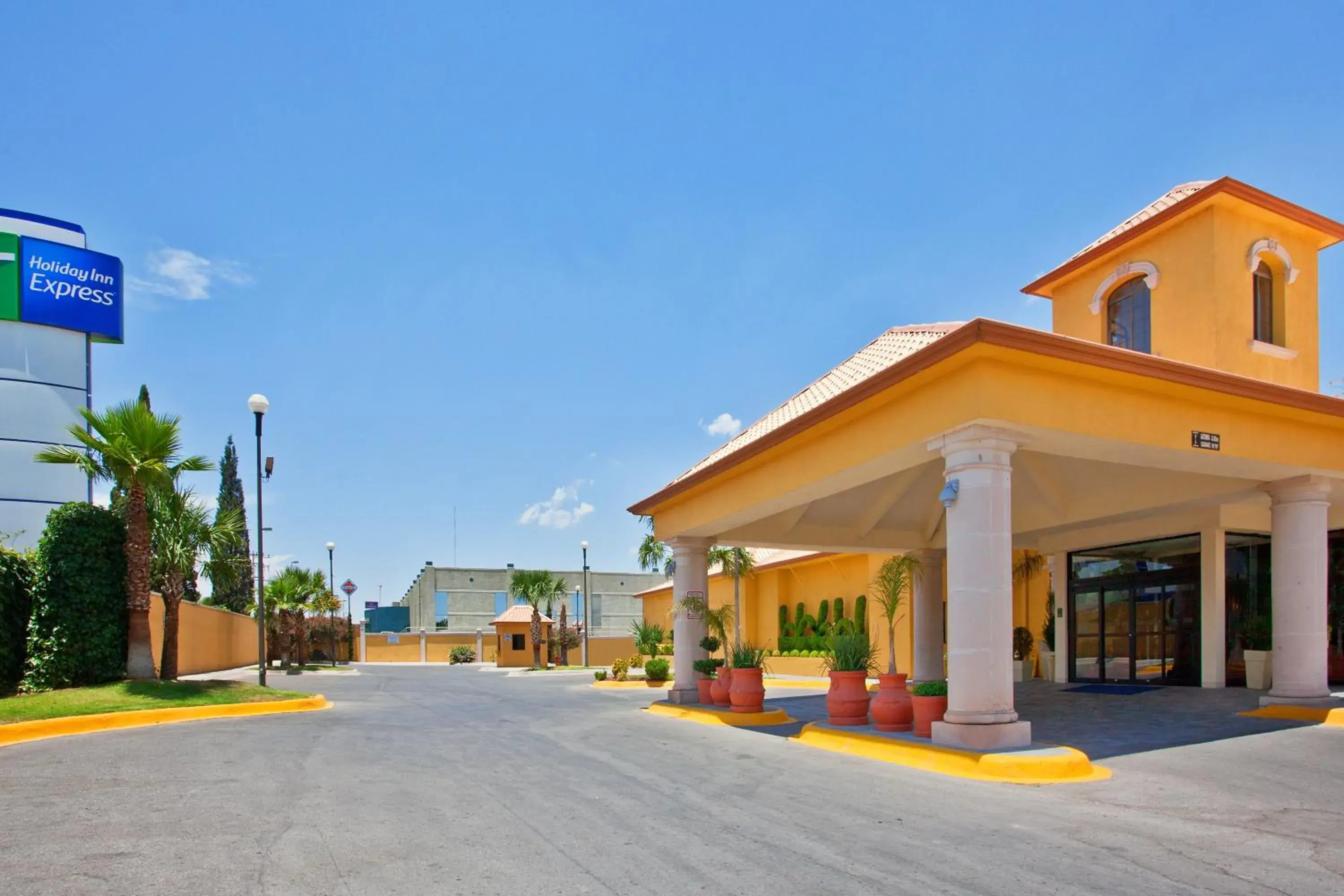Property building in Holiday Inn Express Chihuahua by IHG Property building in Holiday Inn Express Chihuahua by IHG