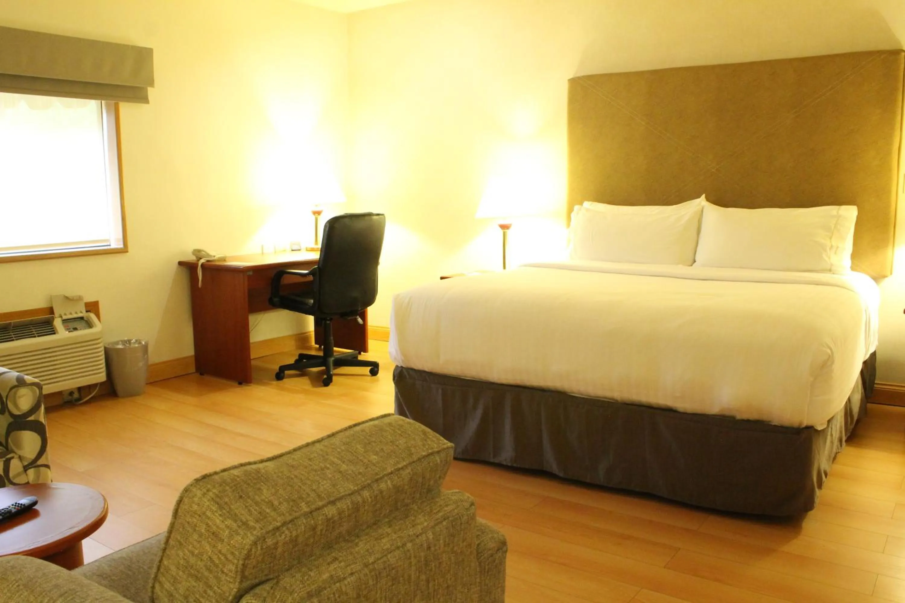 Bed in Holiday Inn Express Chihuahua by IHG