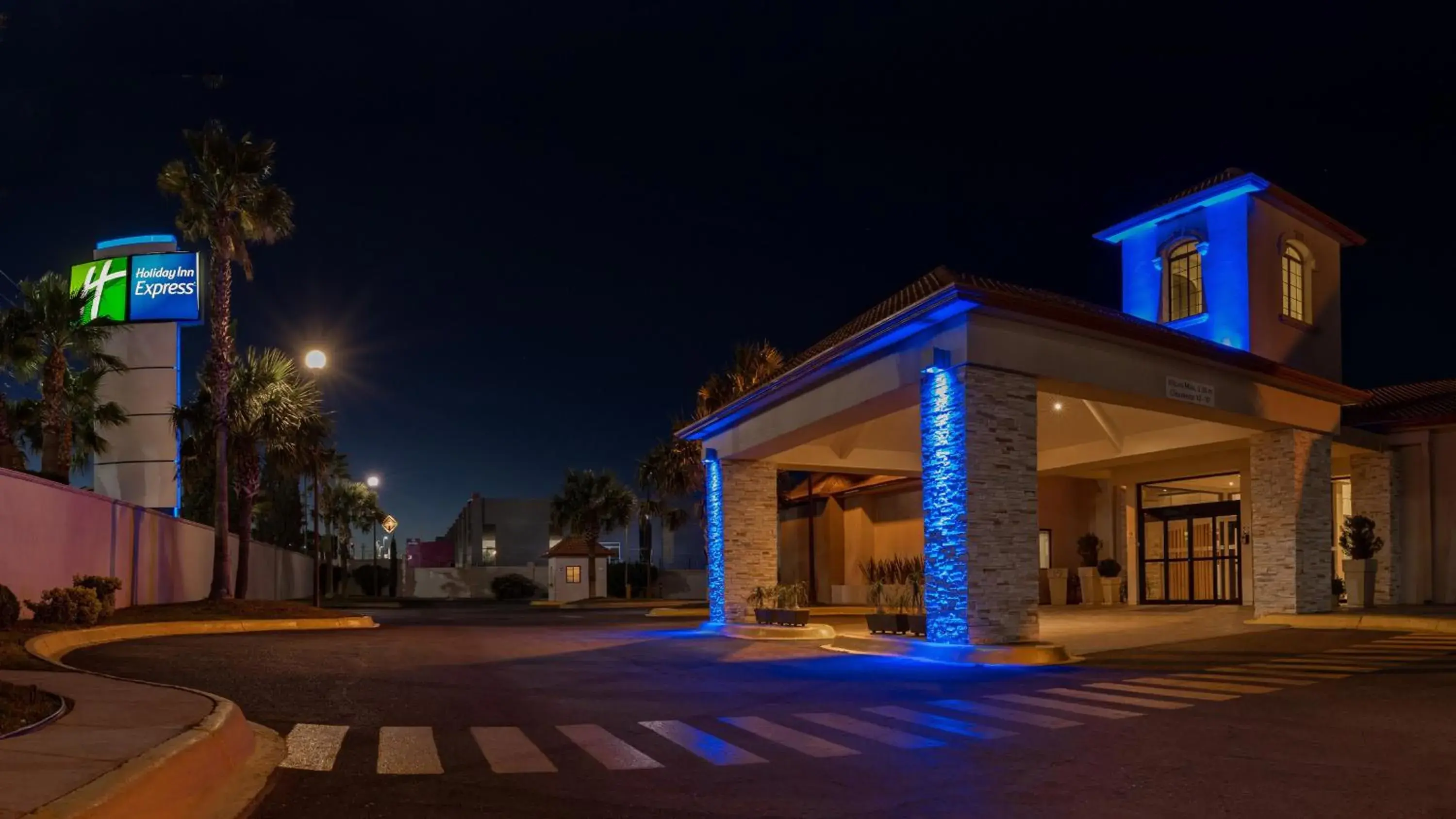 Property building in Holiday Inn Express Chihuahua by IHG Property building in Holiday Inn Express Chihuahua by IHG
