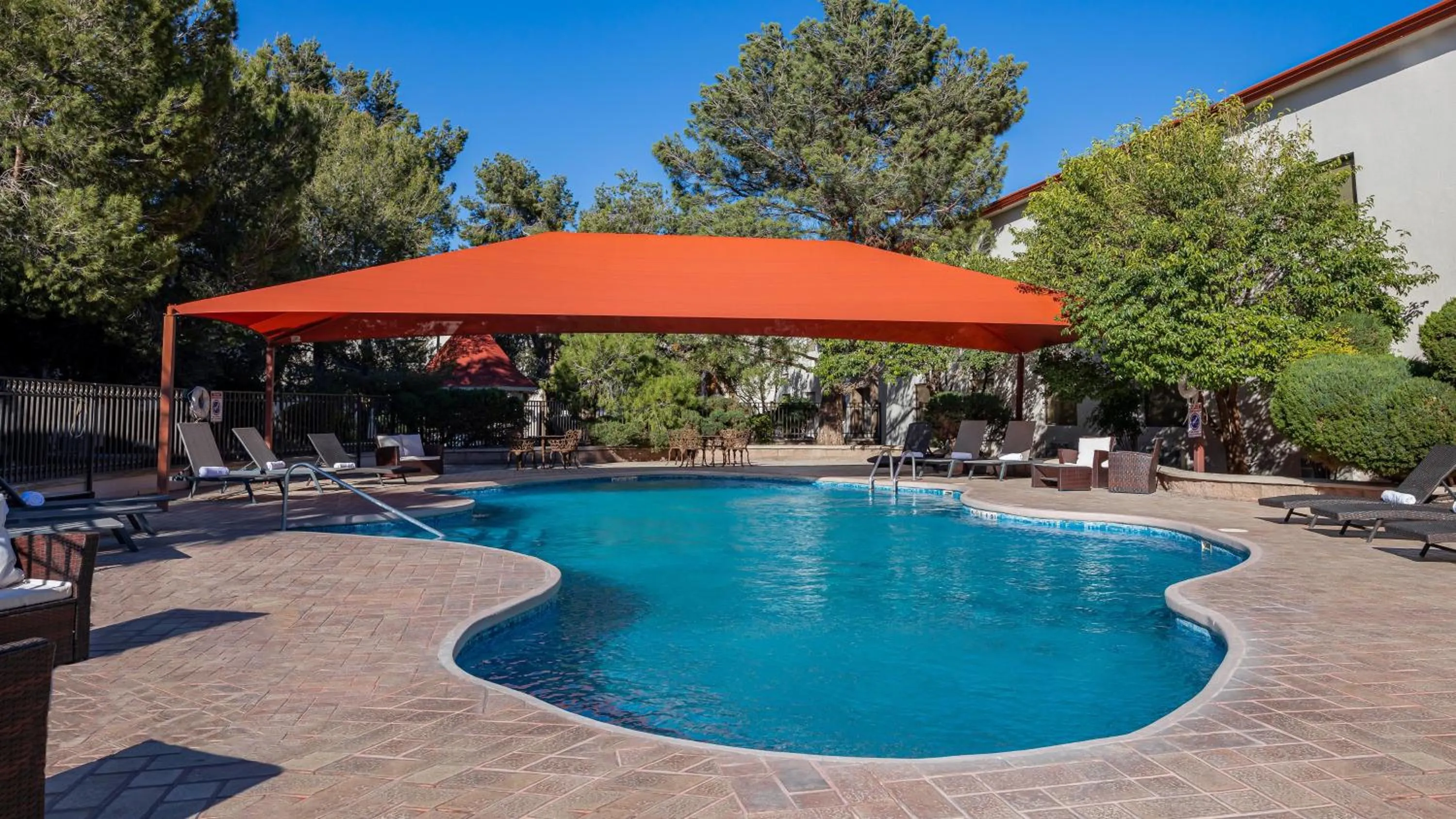 Swimming pool in Holiday Inn Express Chihuahua by IHG