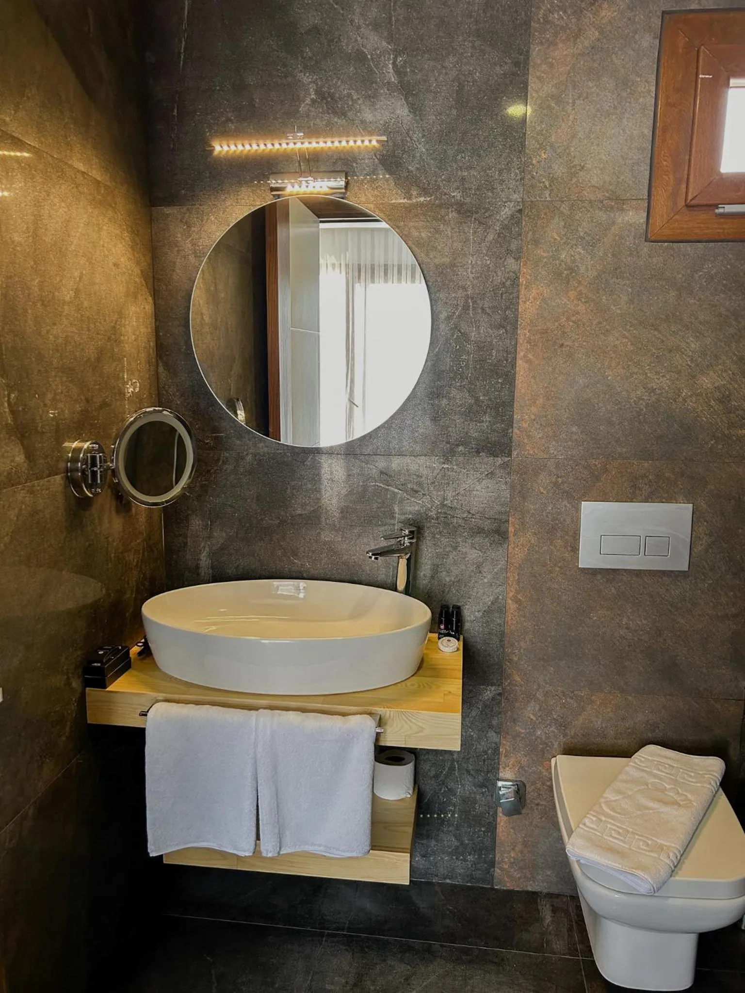 Toilet in Gulluk Life Hotel