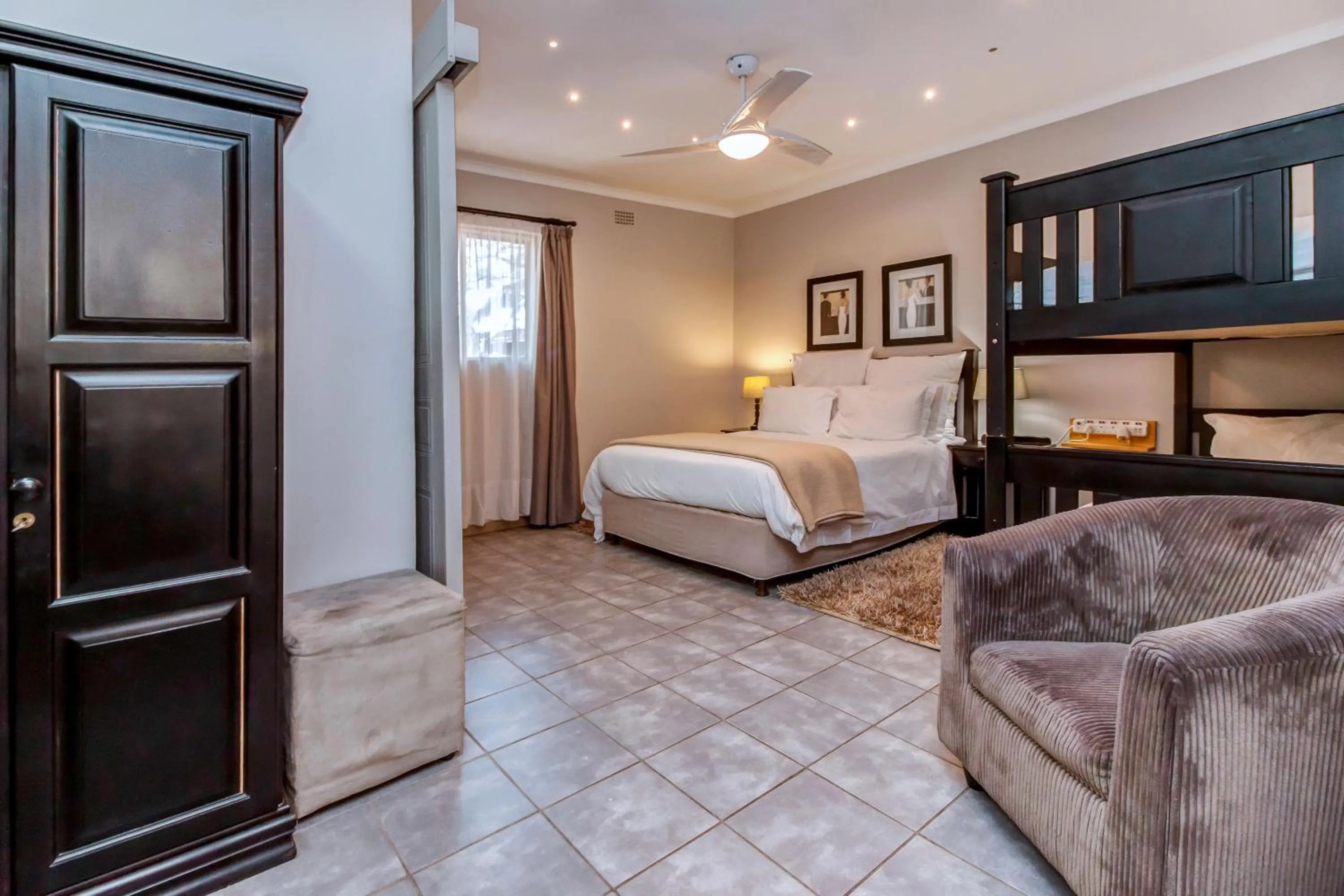 Large Family Room - single occupancy - Lodge 4 in Dalberry Guest House