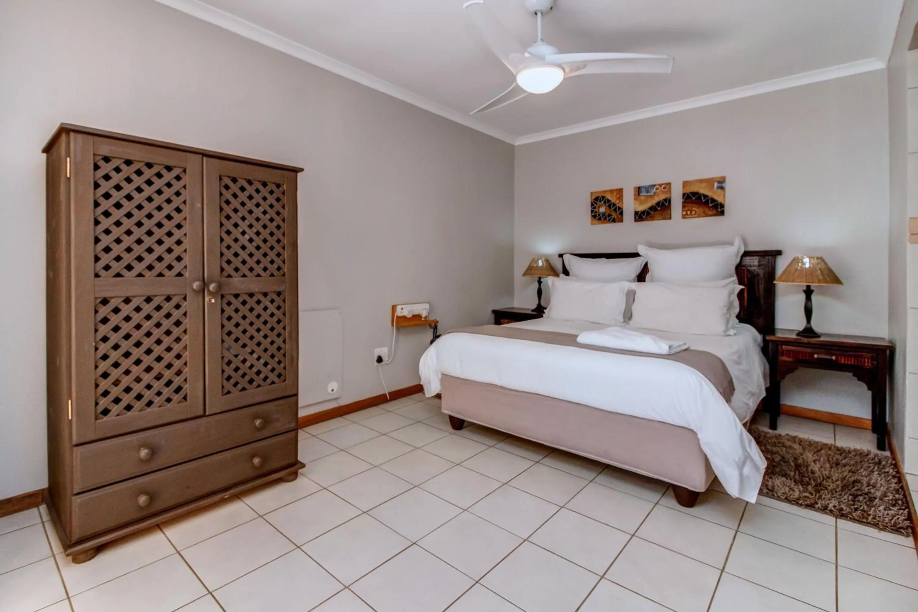 Queen Room - single occupancy - Lodge 5 in Dalberry Guest House
