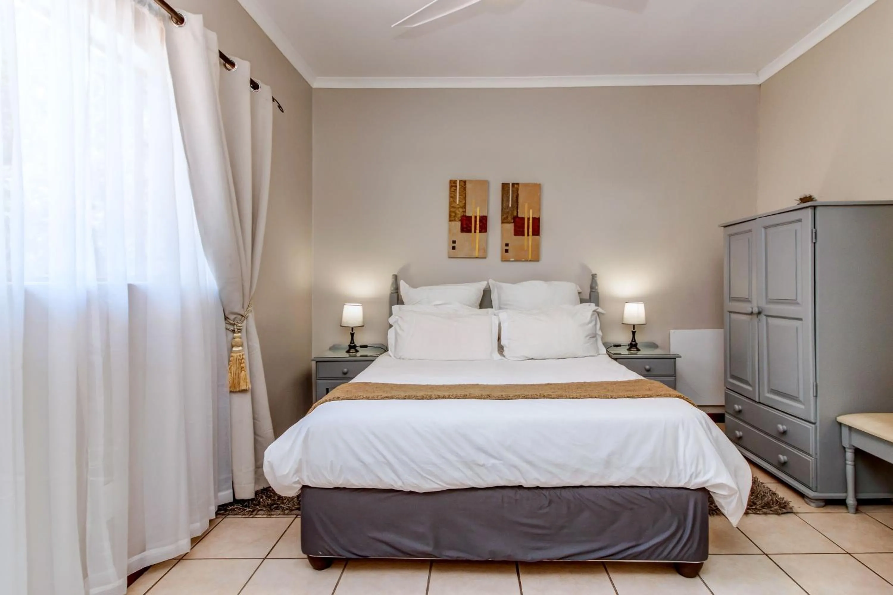 Queen Room - single occupancy - Ibhubesi in Dalberry Guest House