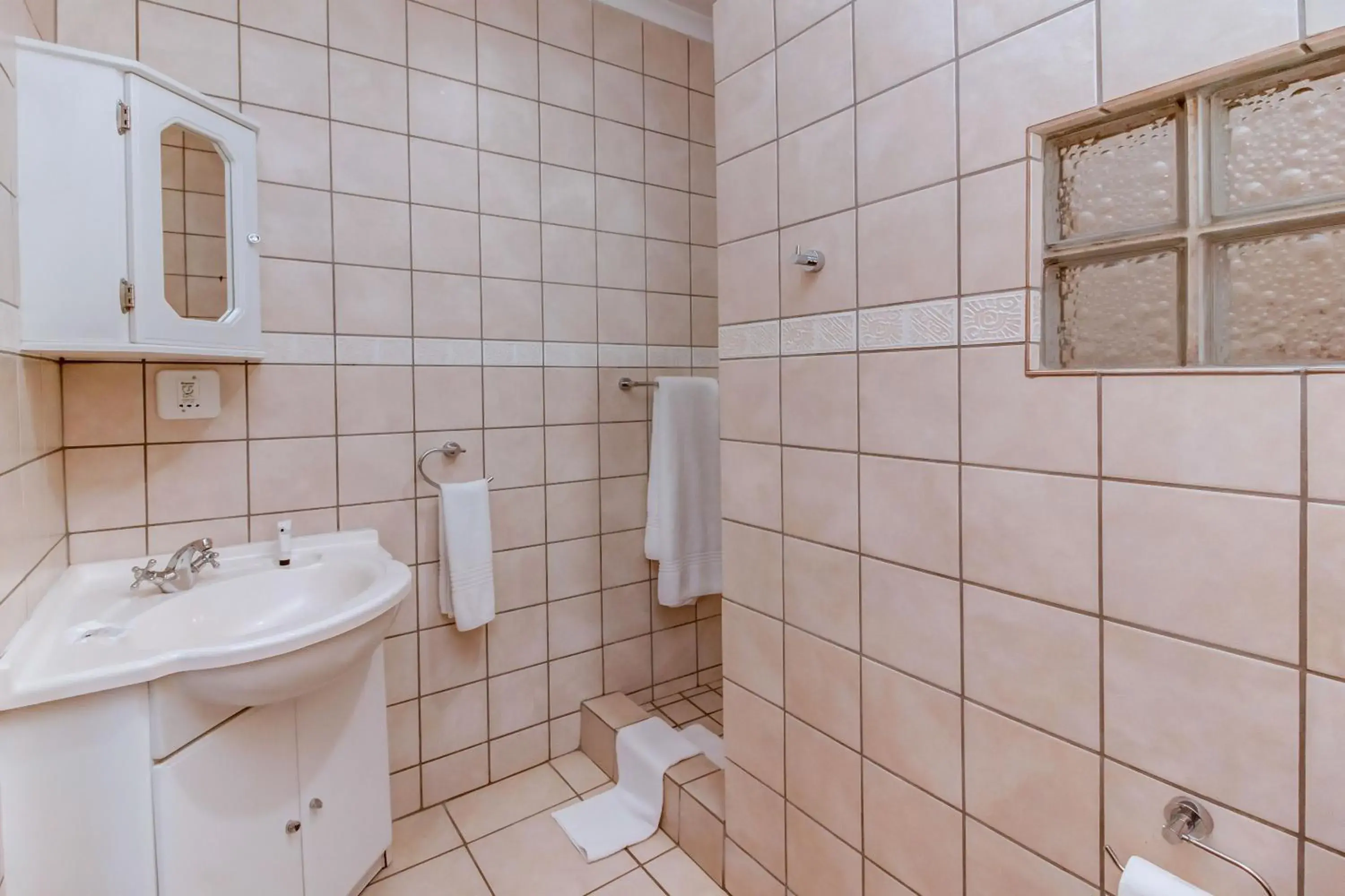 Queen Room - single occupancy - Ibhubesi in Dalberry Guest House Queen Room - single occupancy - Ibhubesi in Dalberry Guest House