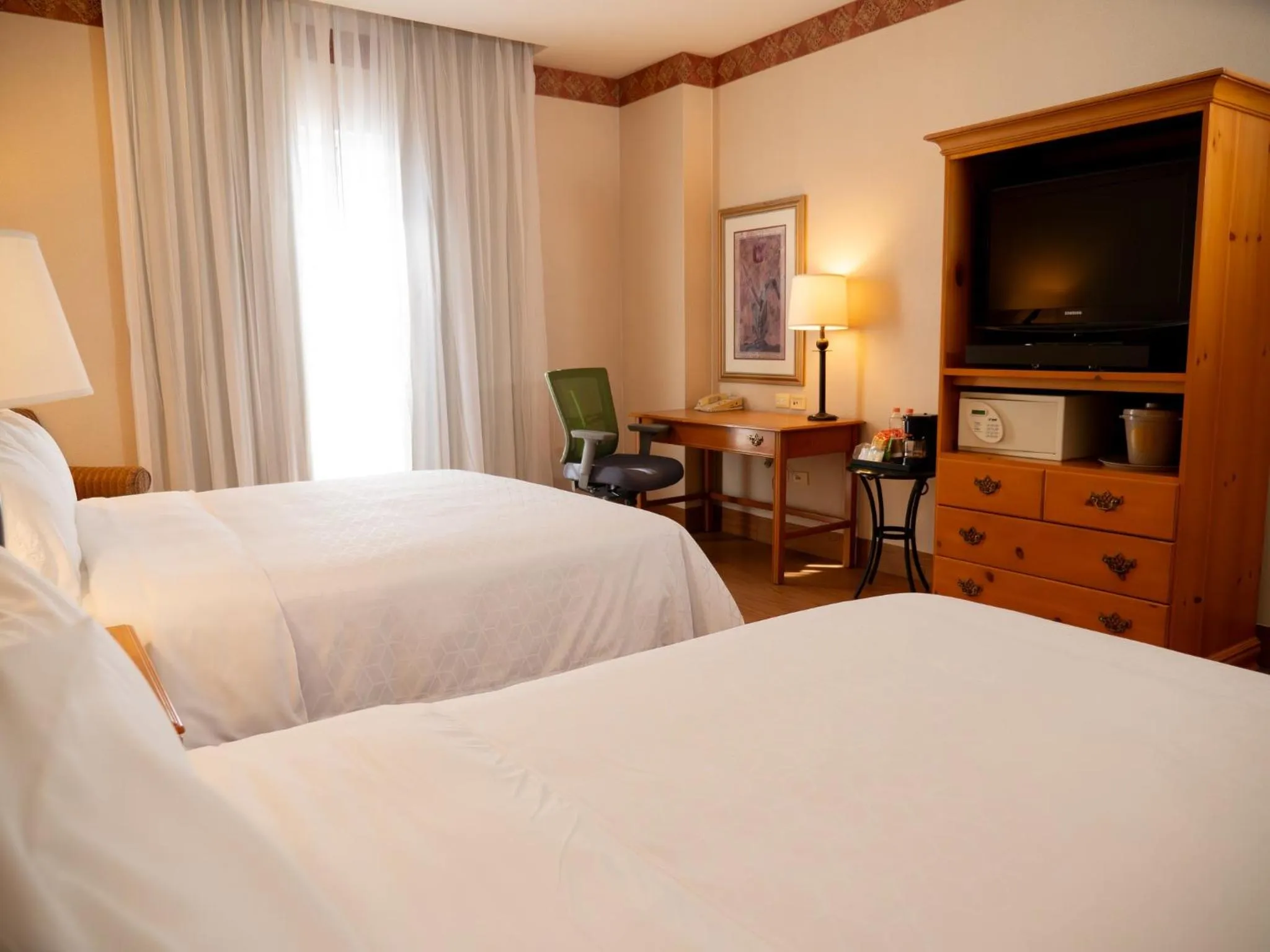Photo of the whole room, Bed in Holiday Inn Express Silao-Aeropuerto Bajio by IHG