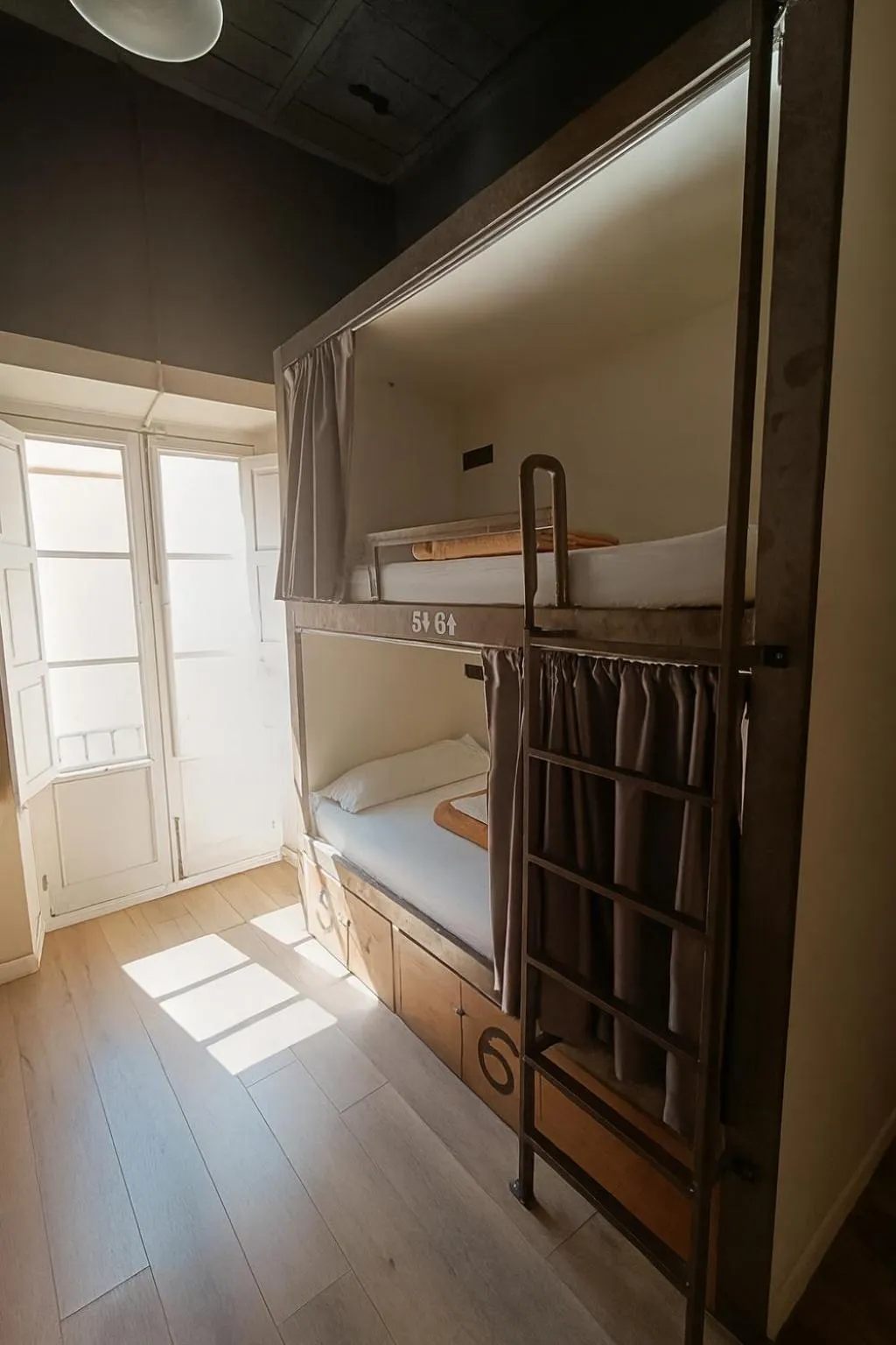 Bed in Black Swan Hostel Sevilla