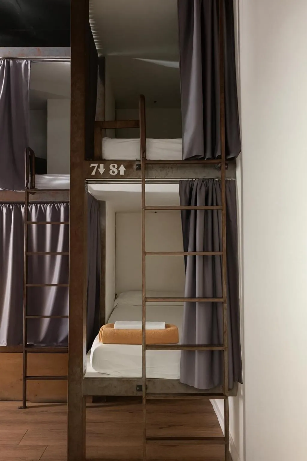 Bed in Black Swan Hostel Sevilla