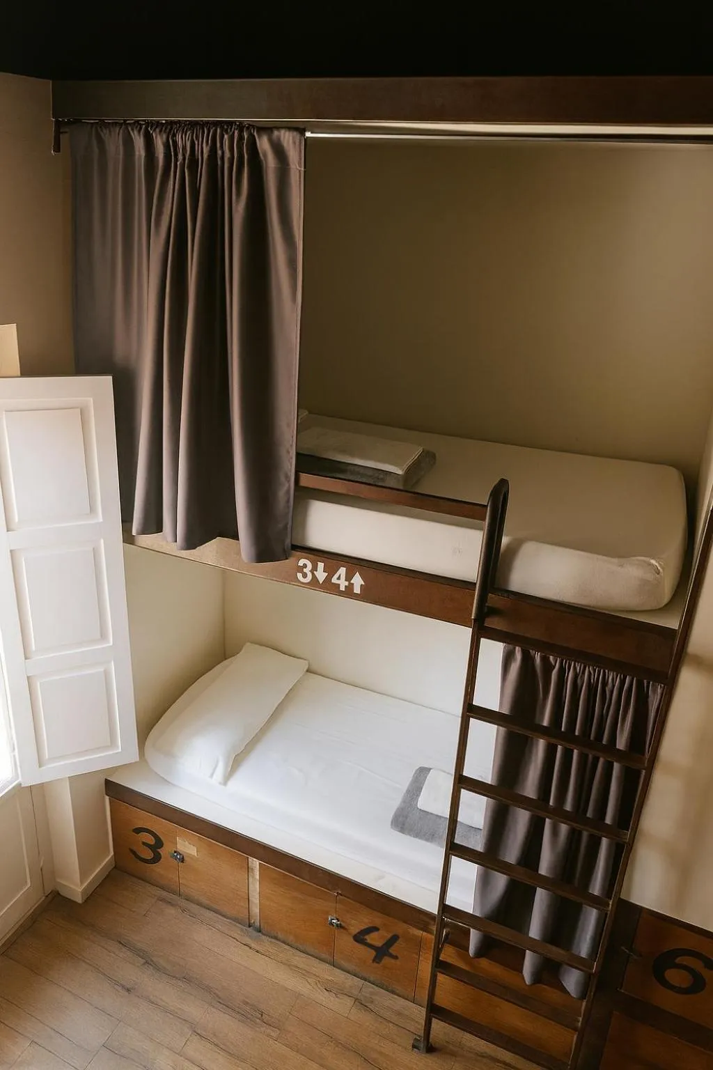 Bed in Black Swan Hostel Sevilla