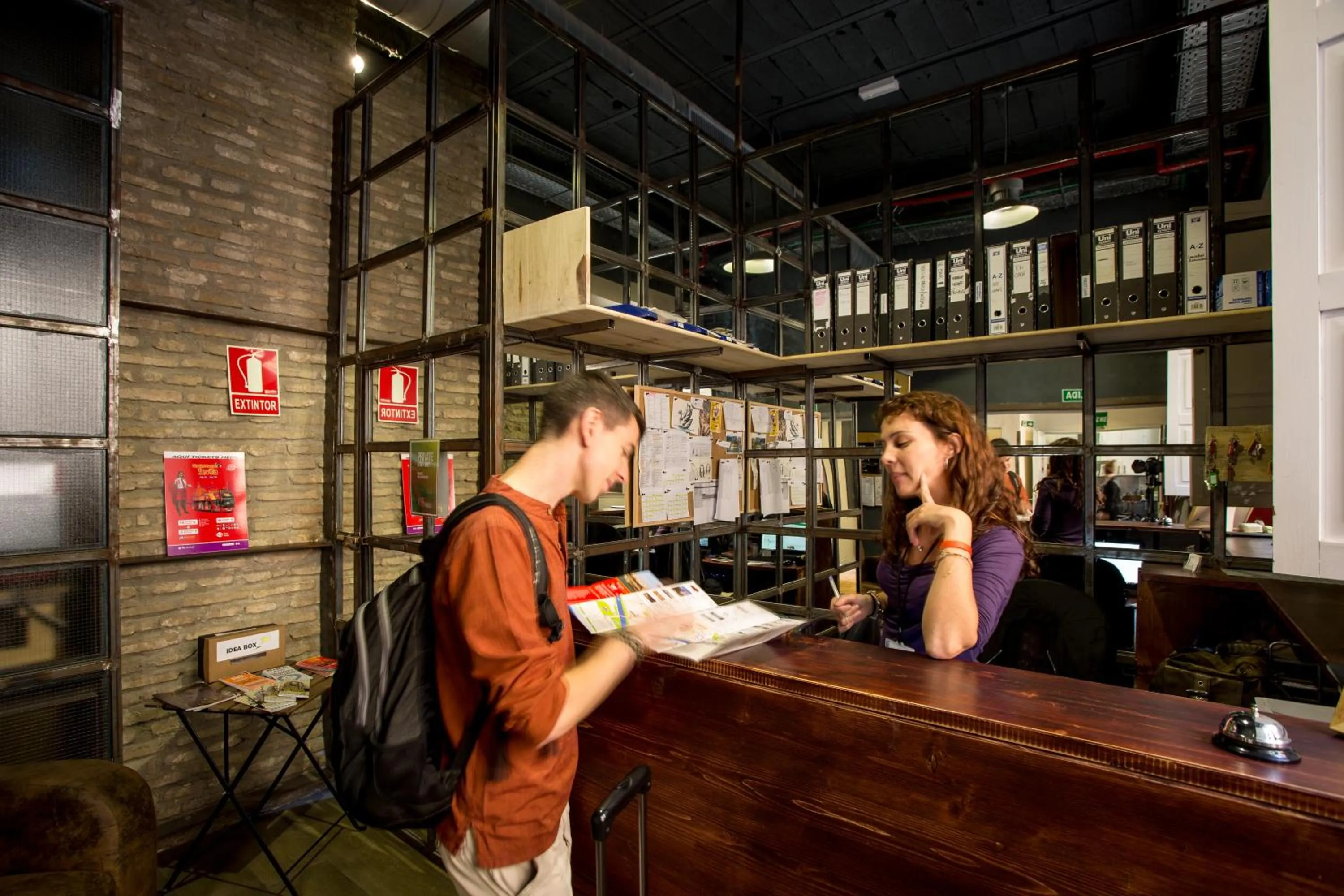 Lobby or reception in Black Swan Hostel Sevilla