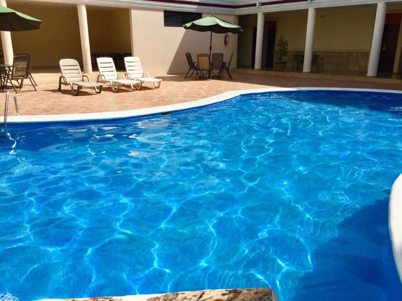 Swimming pool in Hotel Plaza Maria
