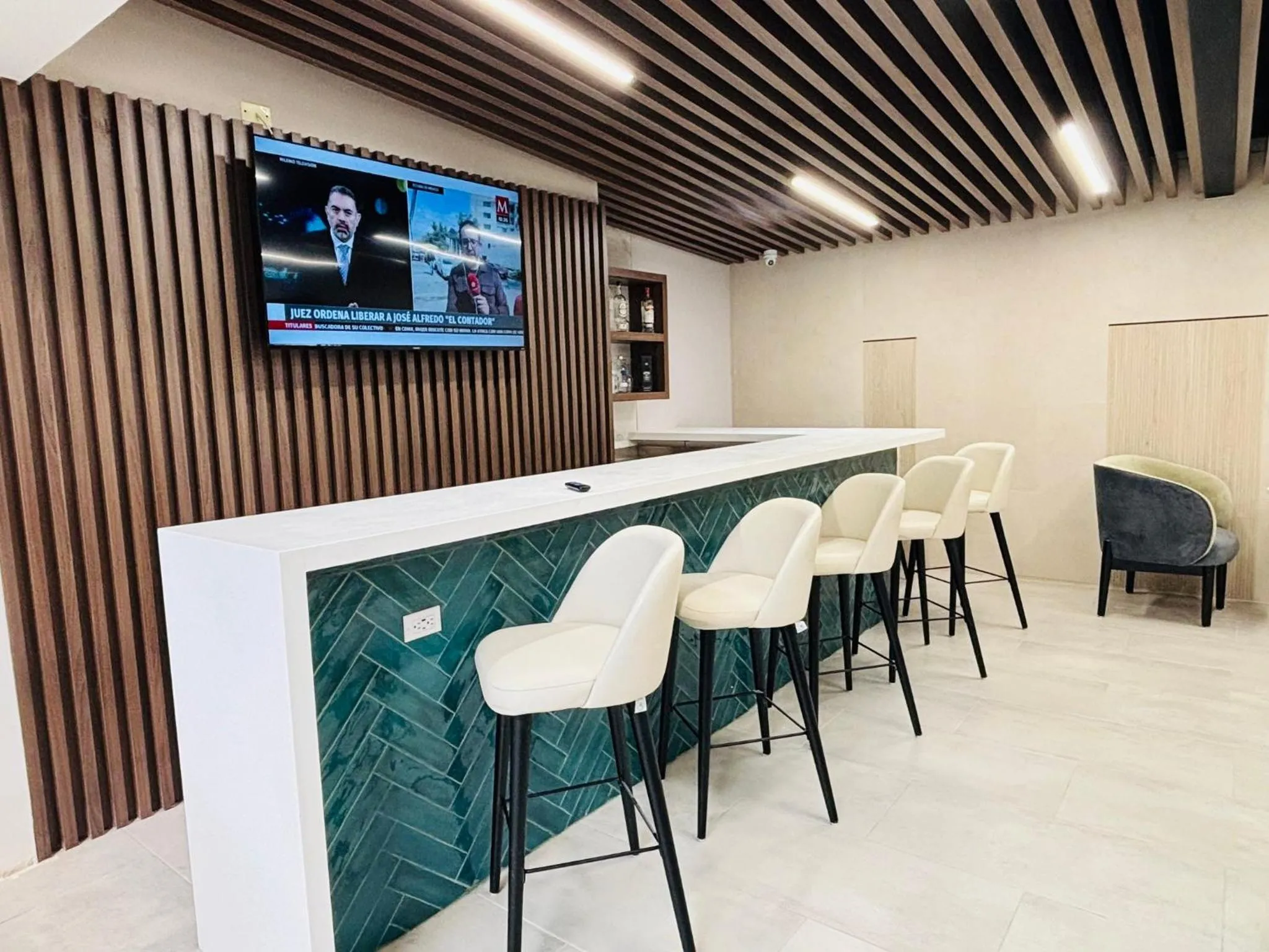 Lounge or bar in Holiday Inn & Suites Chihuahua Expo by IHG