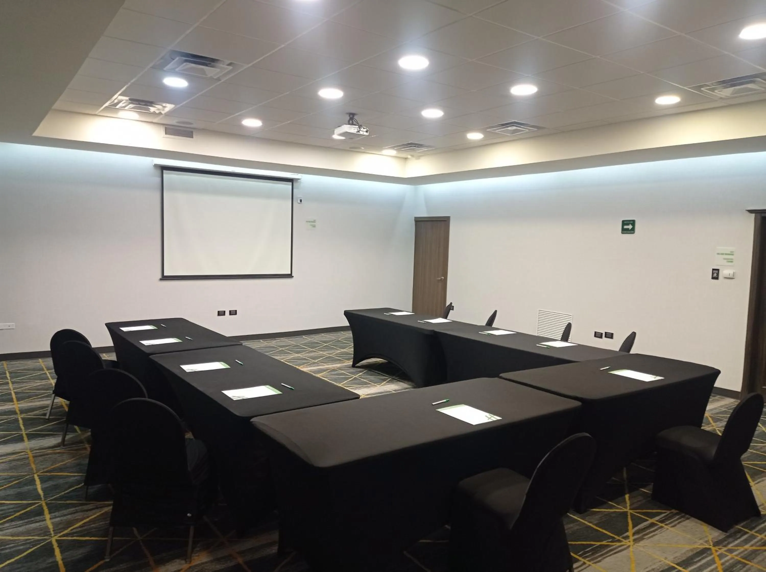 Meeting/conference room in Holiday Inn & Suites Chihuahua Expo by IHG