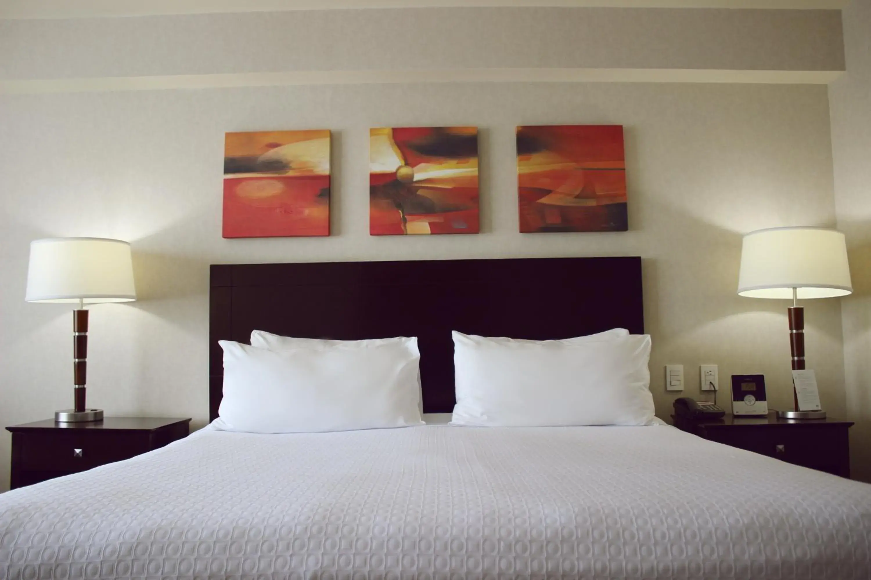 Bed in Crowne Plaza Leon by IHG Bed in Crowne Plaza Leon by IHG