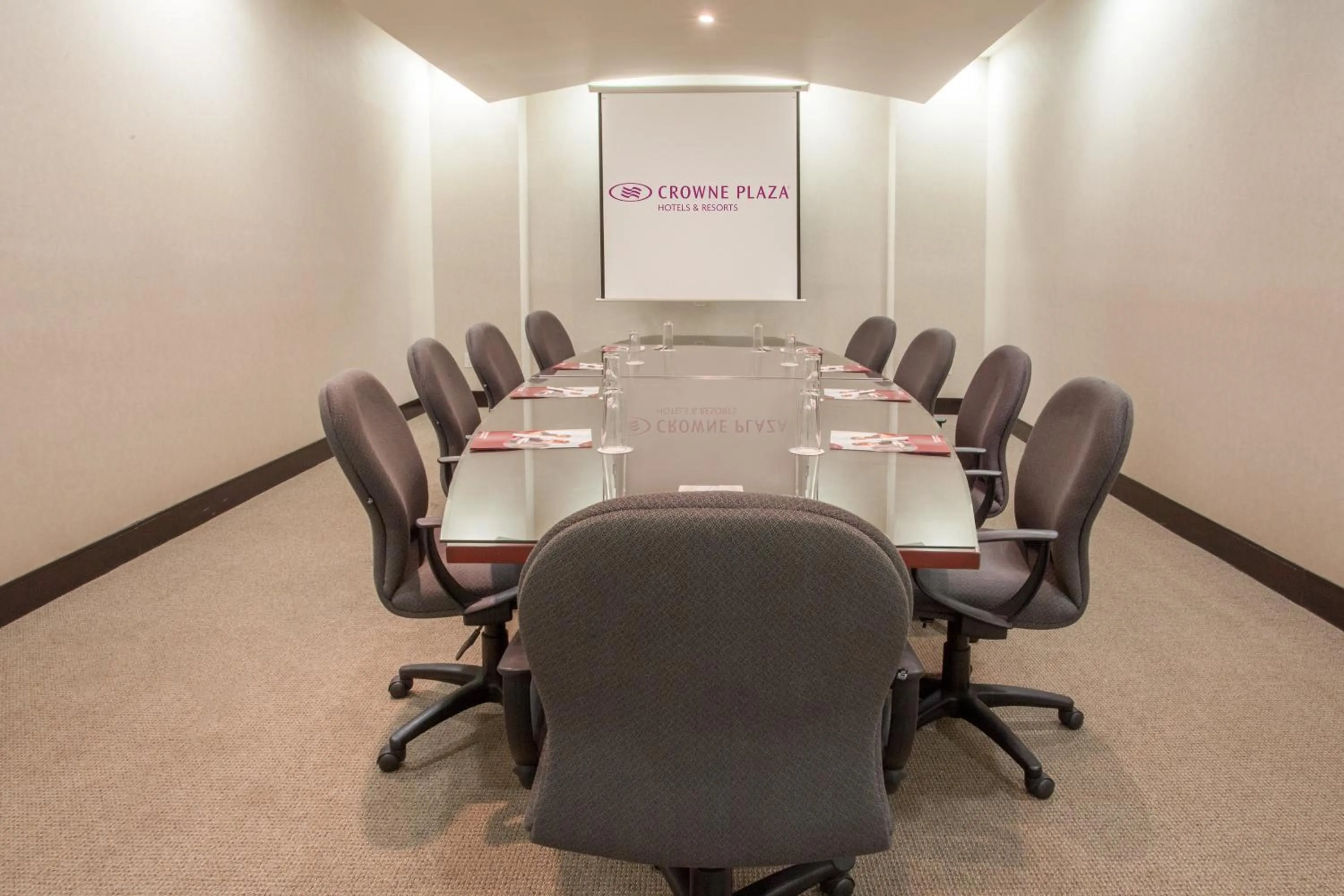 Meeting/conference room in Crowne Plaza Leon by IHG