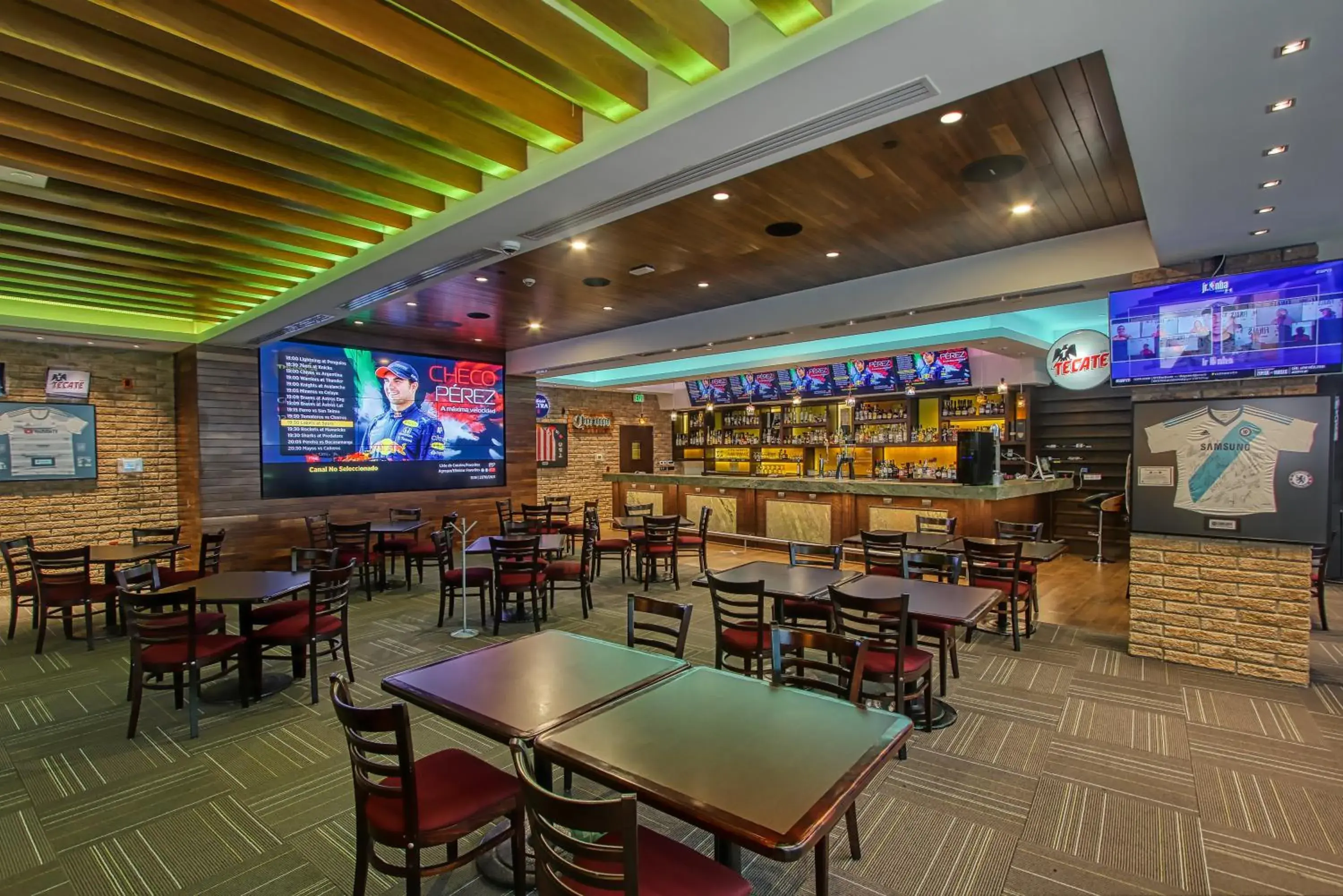 Lounge or bar in Crowne Plaza Leon by IHG Lounge or bar in Crowne Plaza Leon by IHG