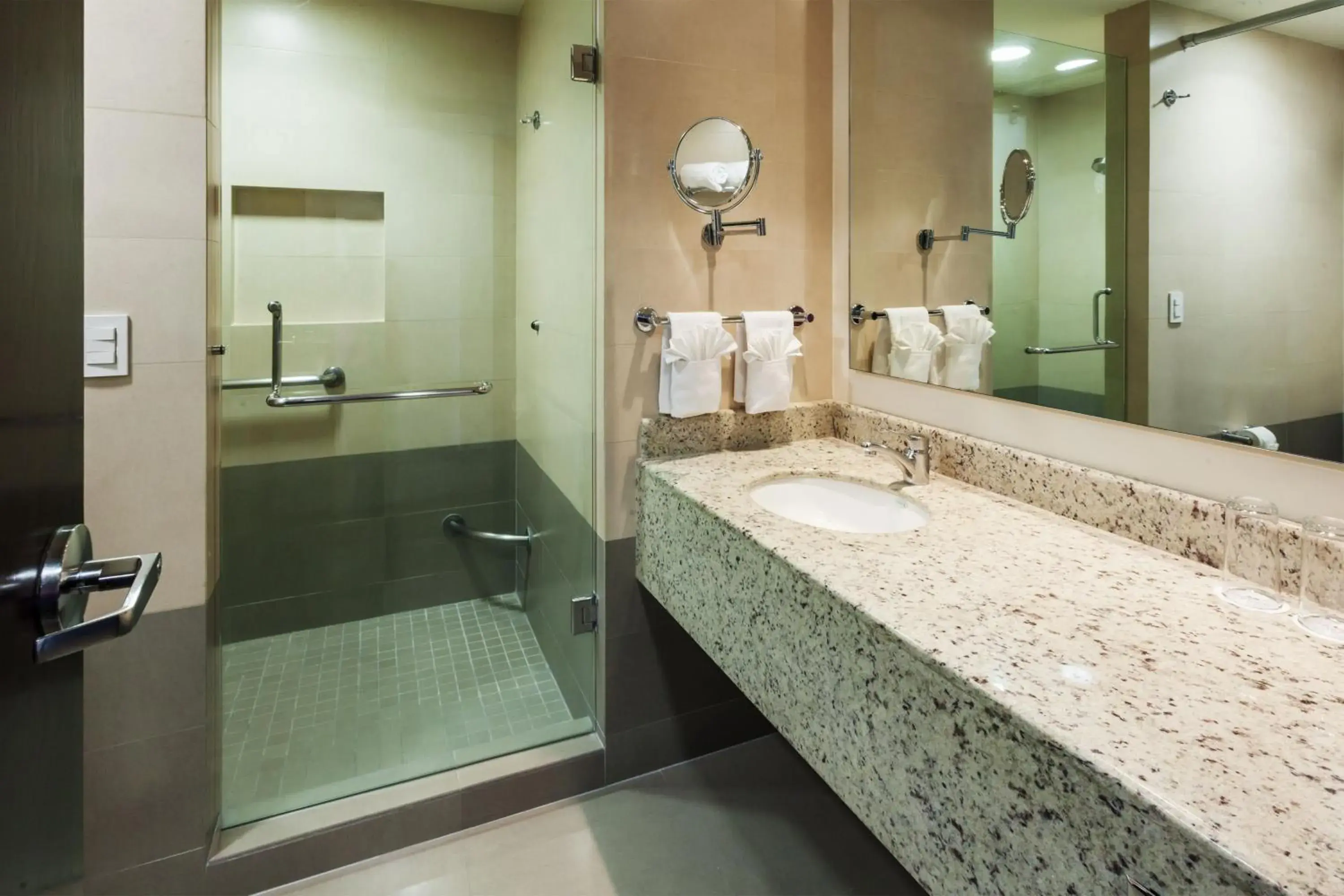 Bathroom in Crowne Plaza Leon by IHG Bathroom in Crowne Plaza Leon by IHG