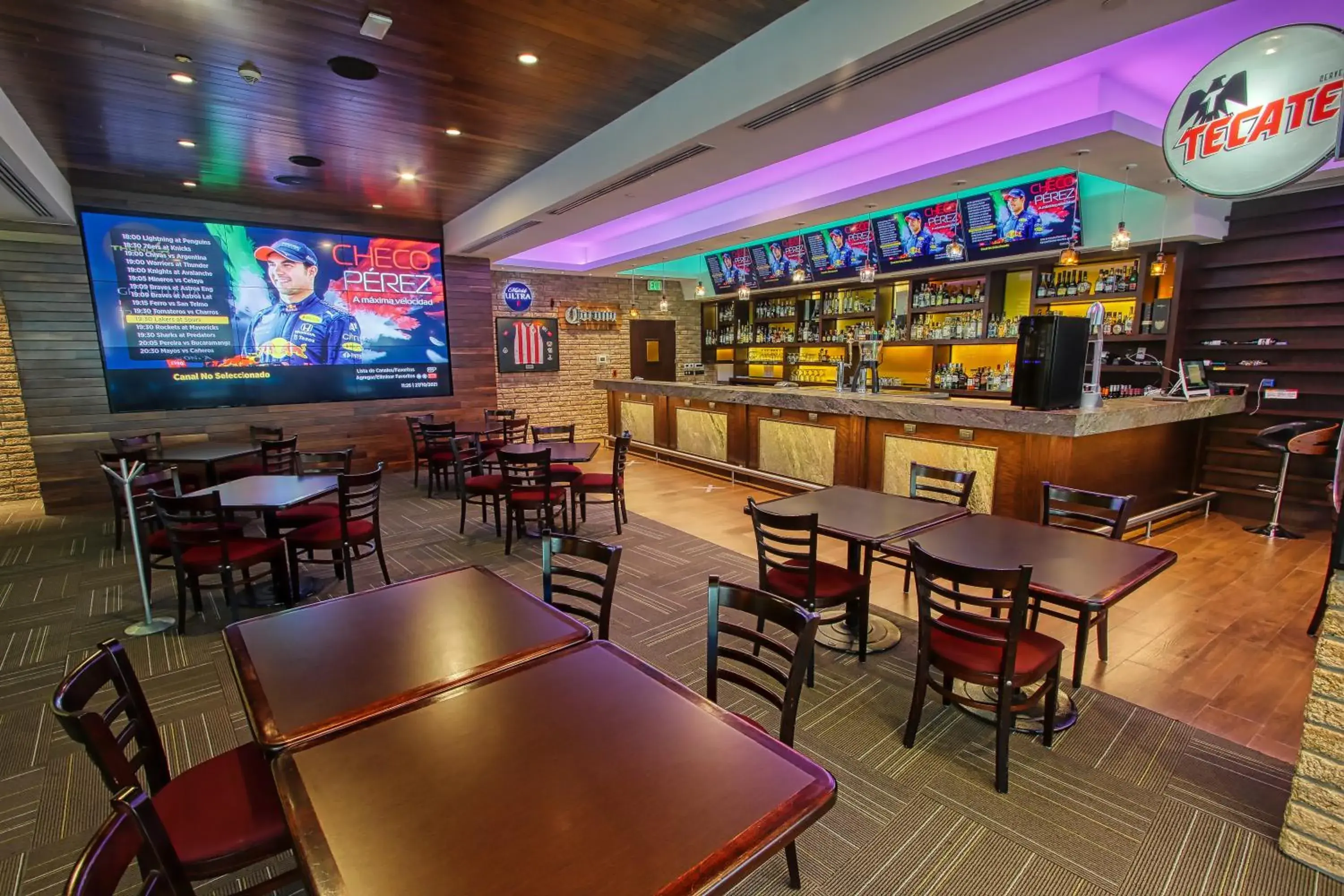 Lounge or bar in Crowne Plaza Leon by IHG Lounge or bar in Crowne Plaza Leon by IHG