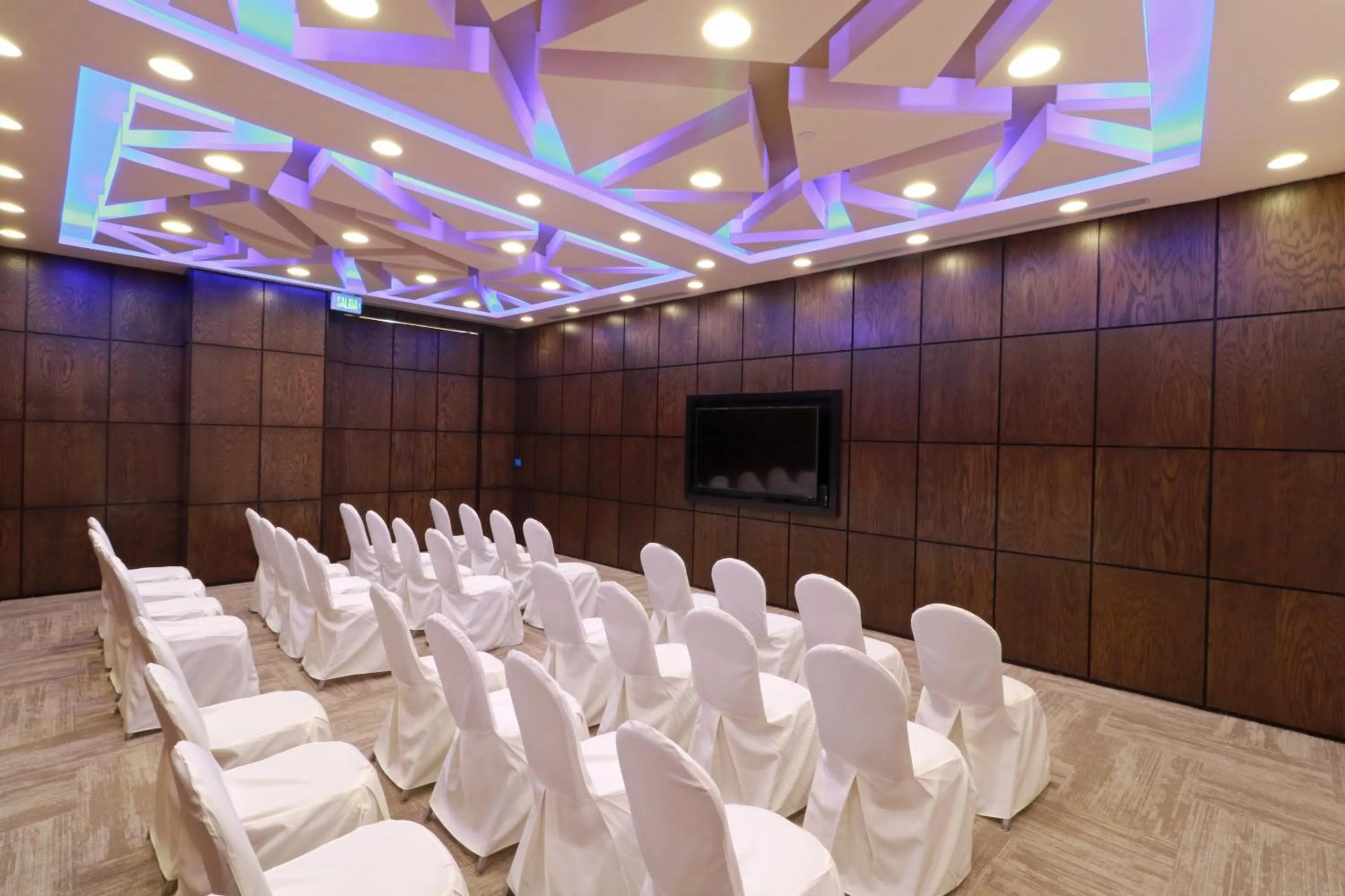 Meeting/conference room in Crowne Plaza Leon by IHG