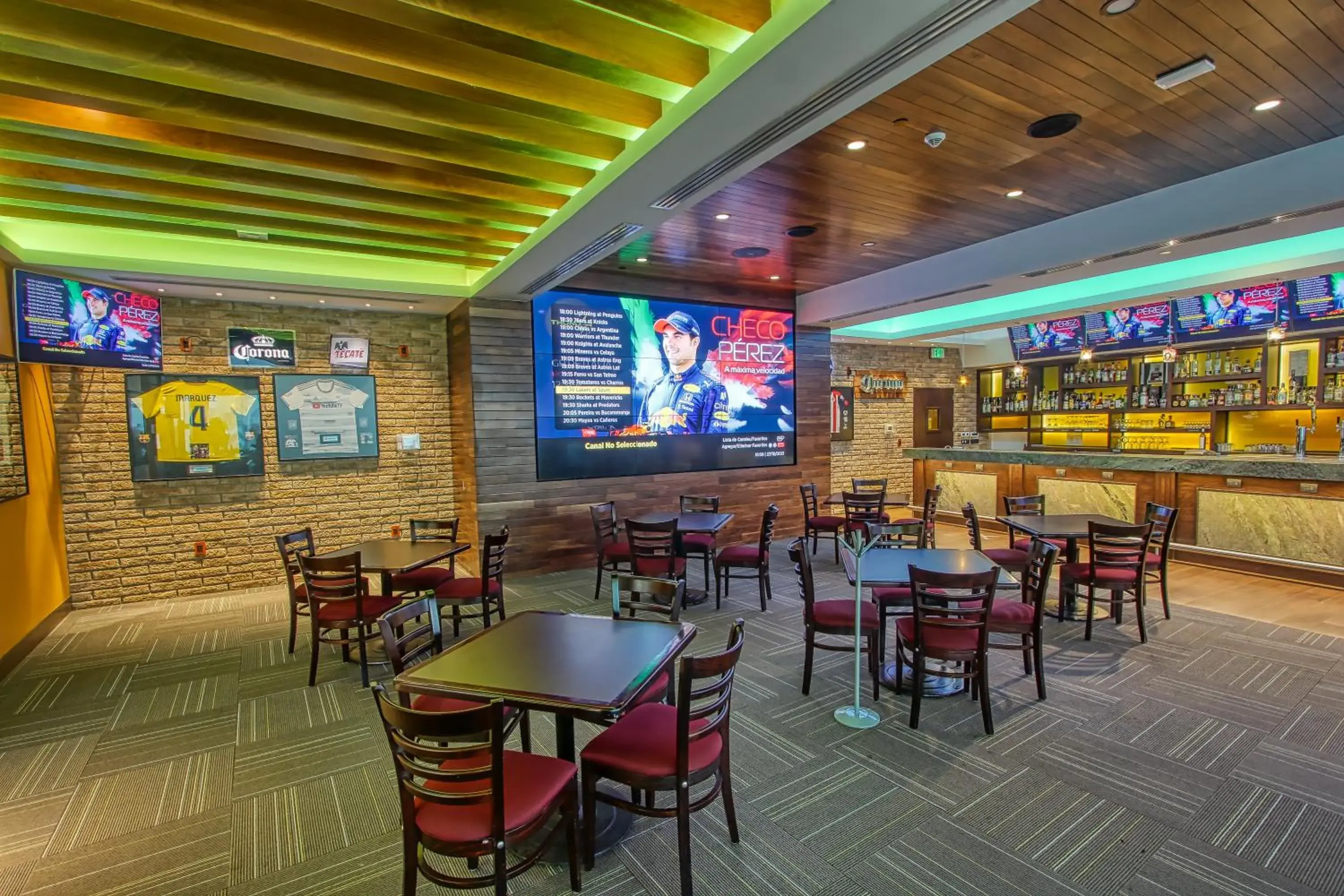 Lounge or bar in Crowne Plaza Leon by IHG Lounge or bar in Crowne Plaza Leon by IHG