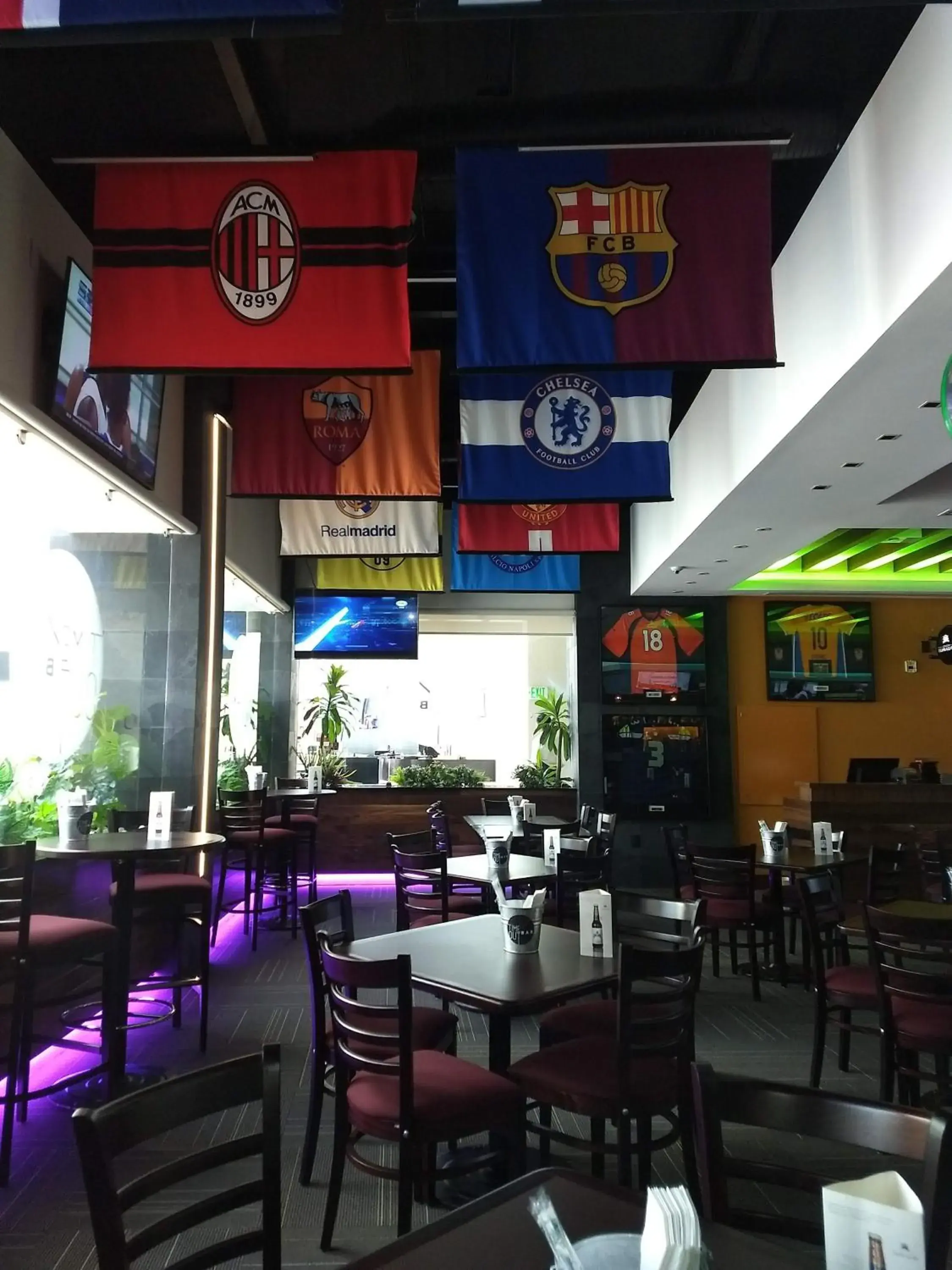 Lounge or bar in Crowne Plaza Leon by IHG Lounge or bar in Crowne Plaza Leon by IHG