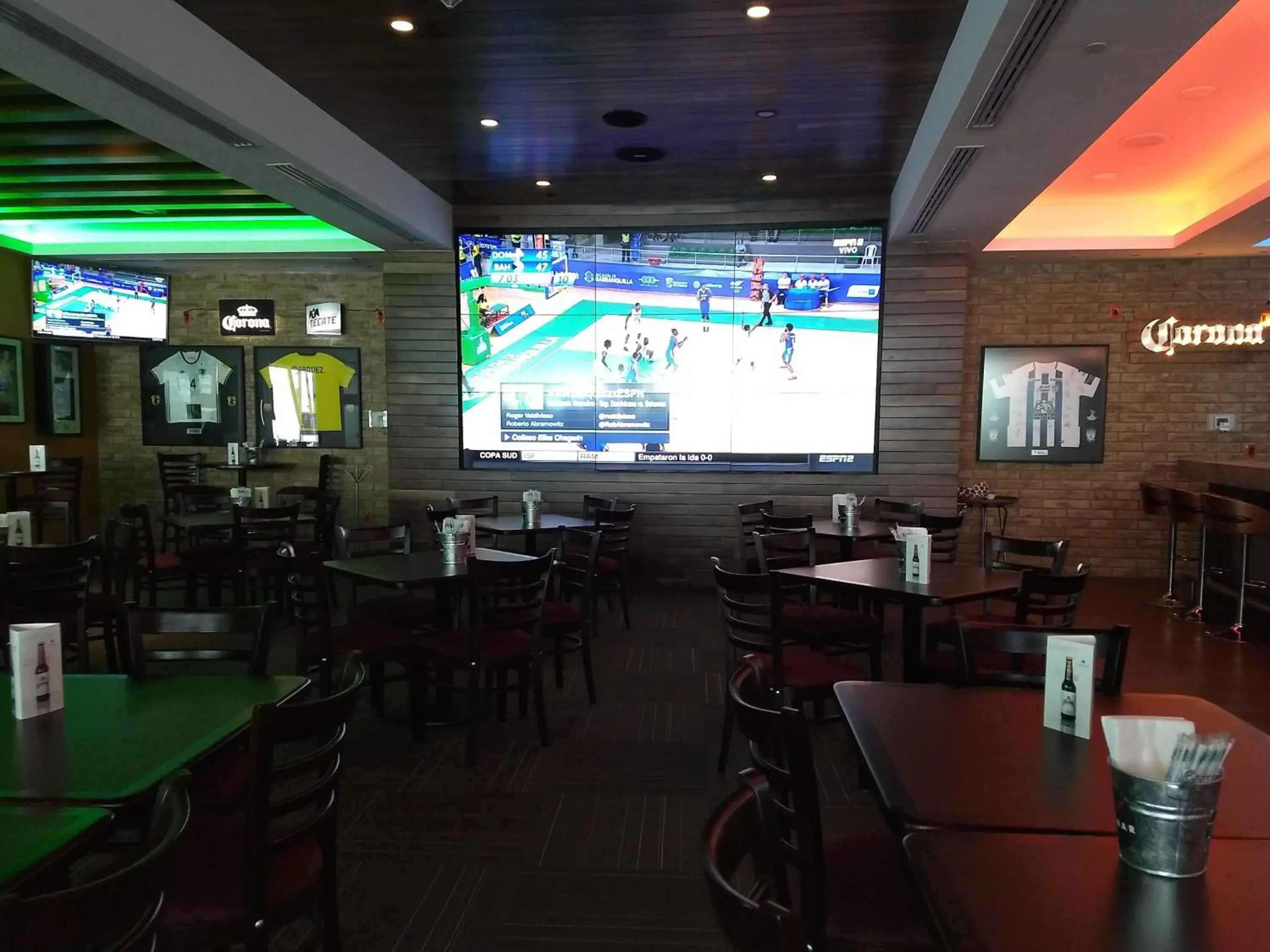 Lounge or bar in Crowne Plaza Leon by IHG Lounge or bar in Crowne Plaza Leon by IHG