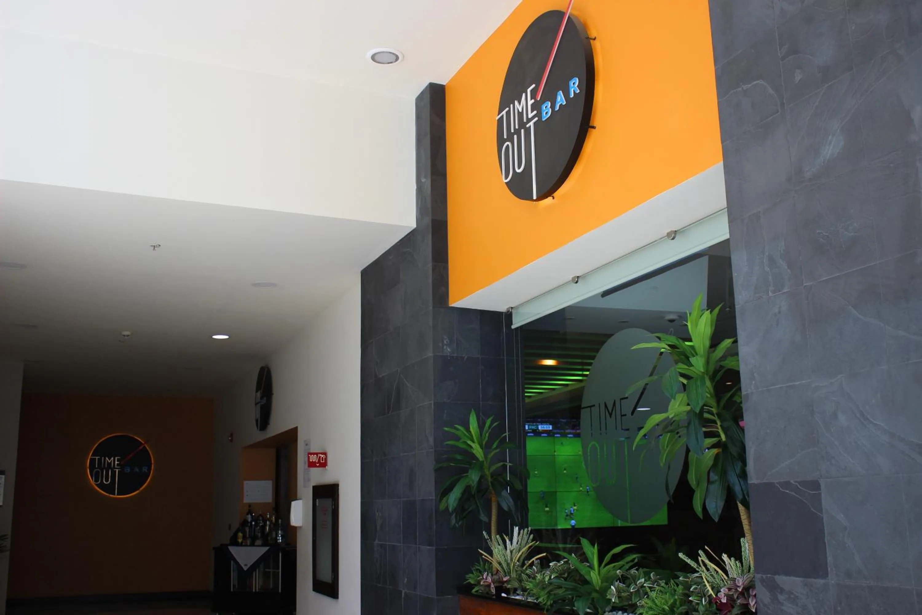 Lounge or bar in Crowne Plaza Leon by IHG