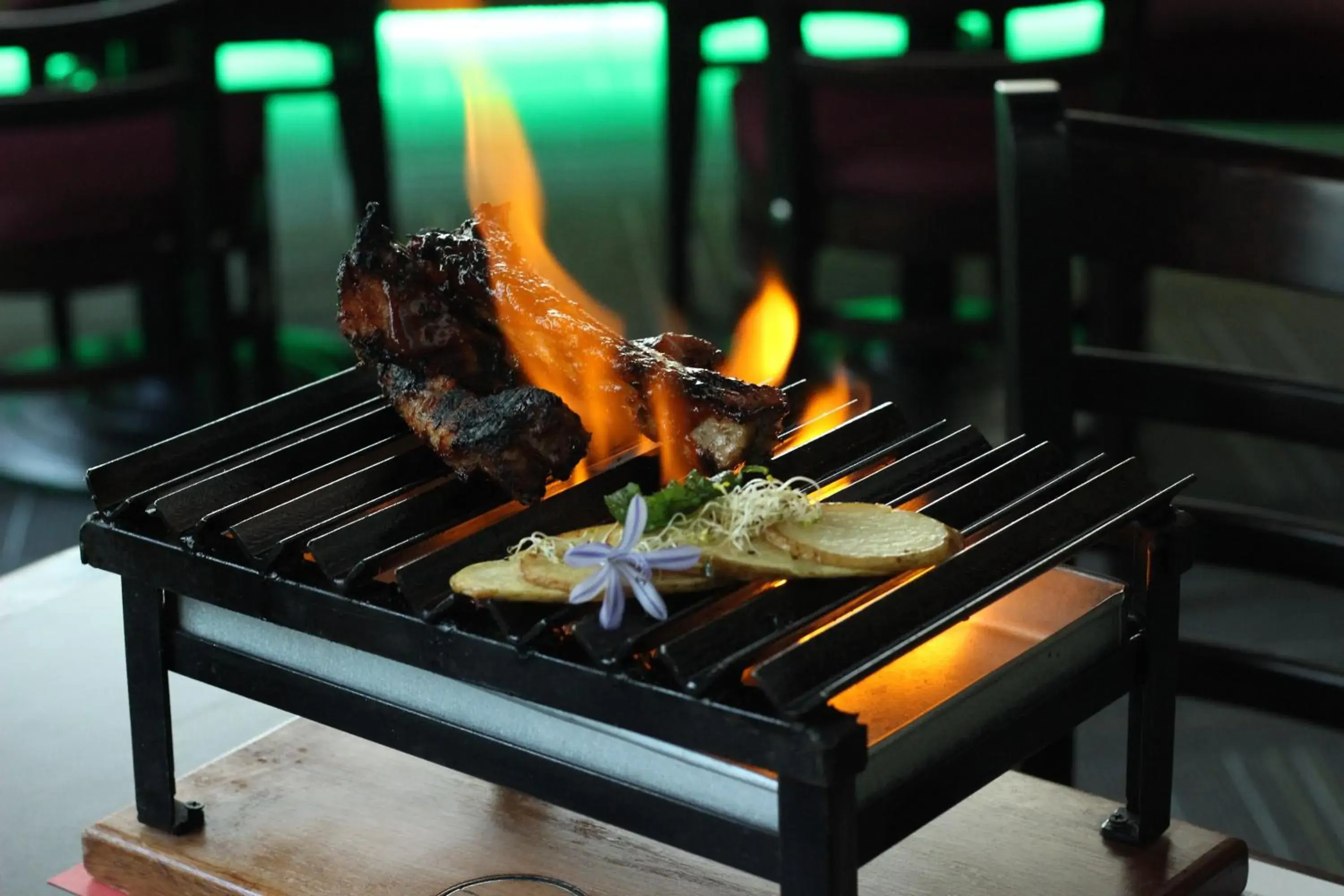 Lounge or bar in Crowne Plaza Leon by IHG Lounge or bar in Crowne Plaza Leon by IHG