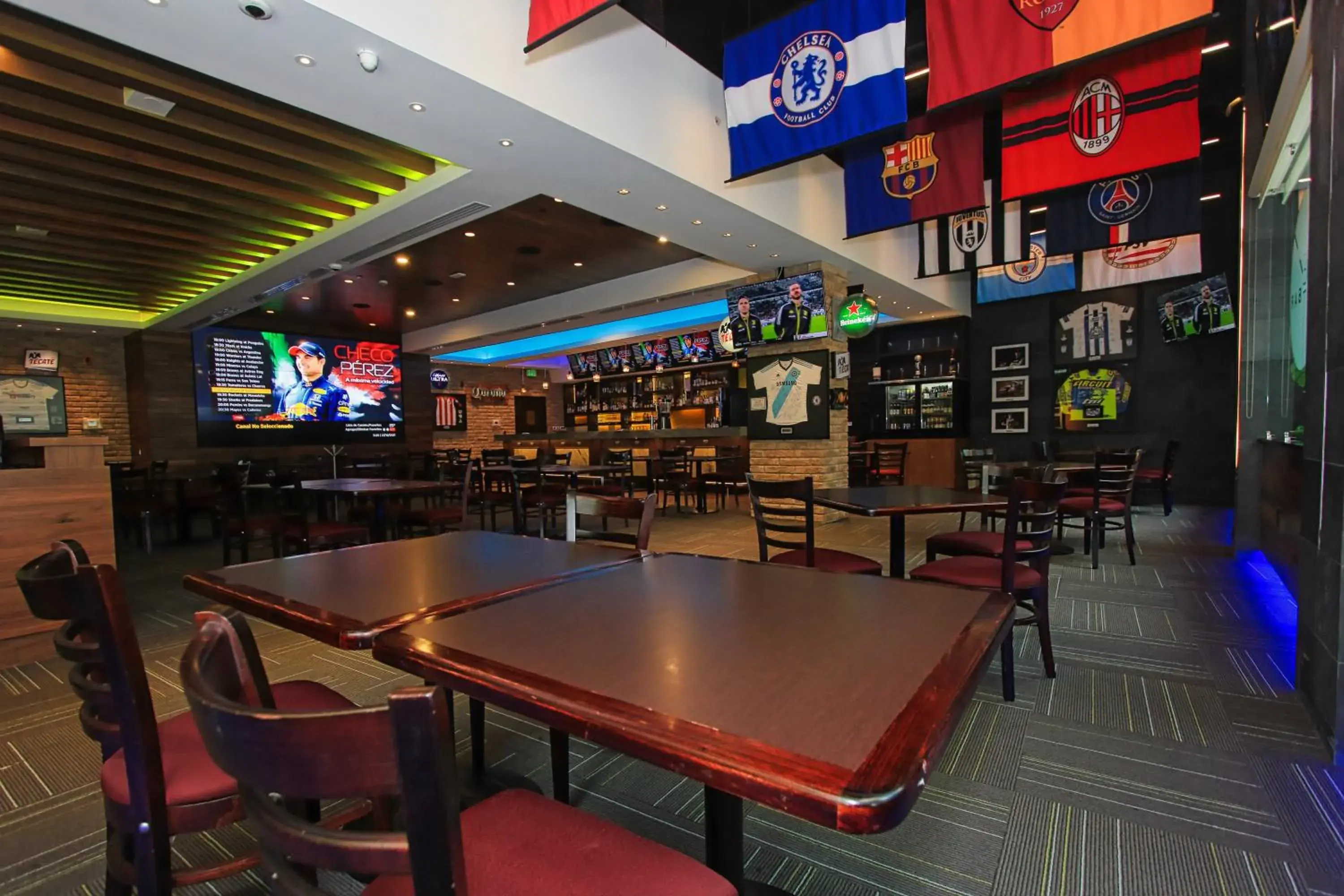 Lounge or bar in Crowne Plaza Leon by IHG Lounge or bar in Crowne Plaza Leon by IHG