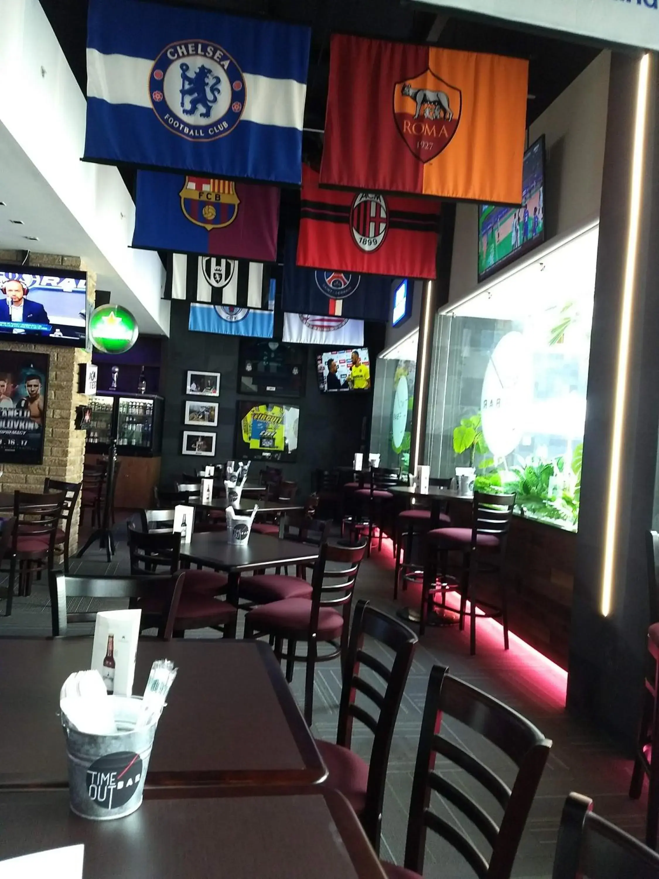 Lounge or bar in Crowne Plaza Leon by IHG Lounge or bar in Crowne Plaza Leon by IHG