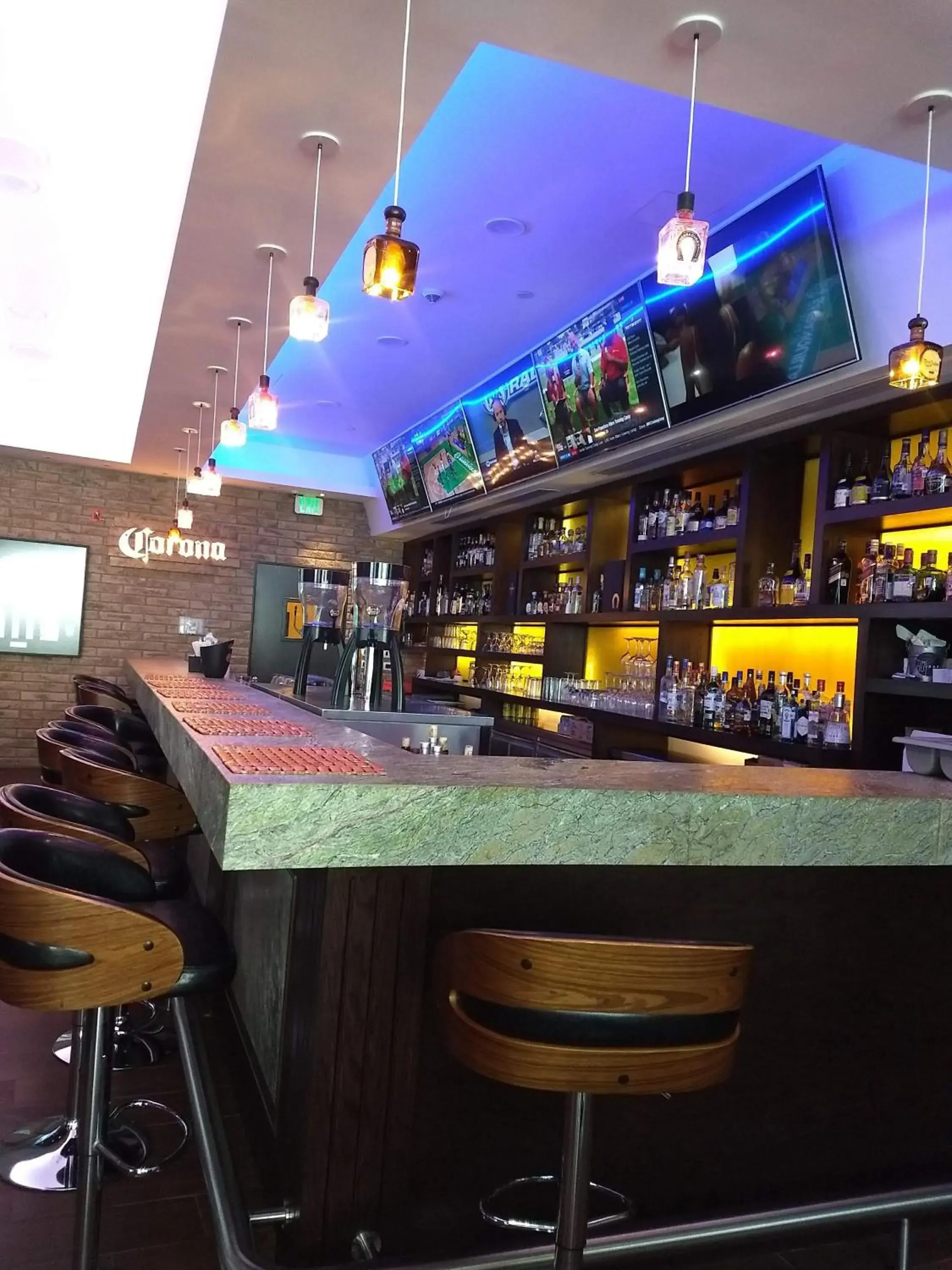 Lounge or bar in Crowne Plaza Leon by IHG Lounge or bar in Crowne Plaza Leon by IHG