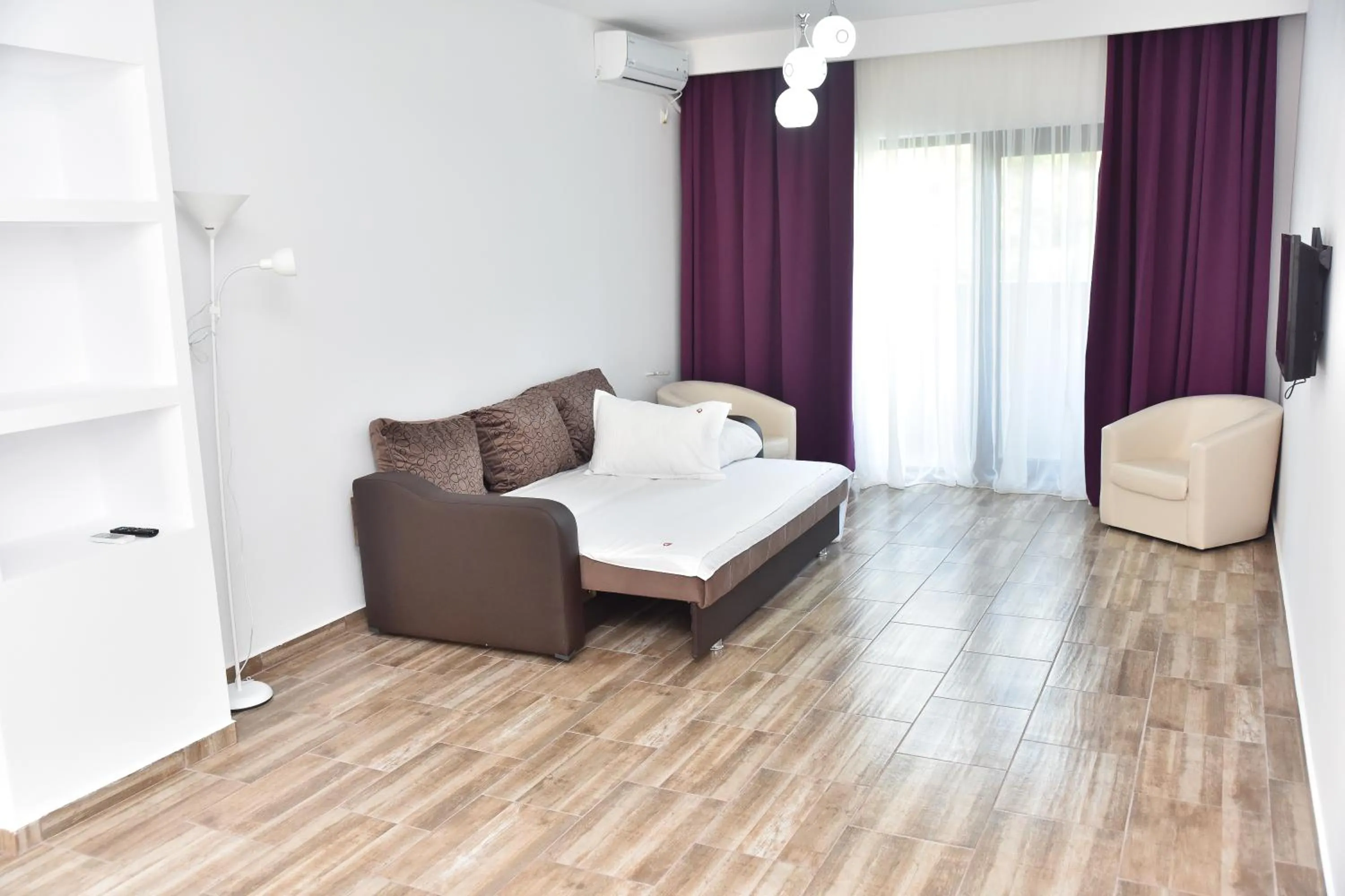 Living room, Bed in Q Hotel