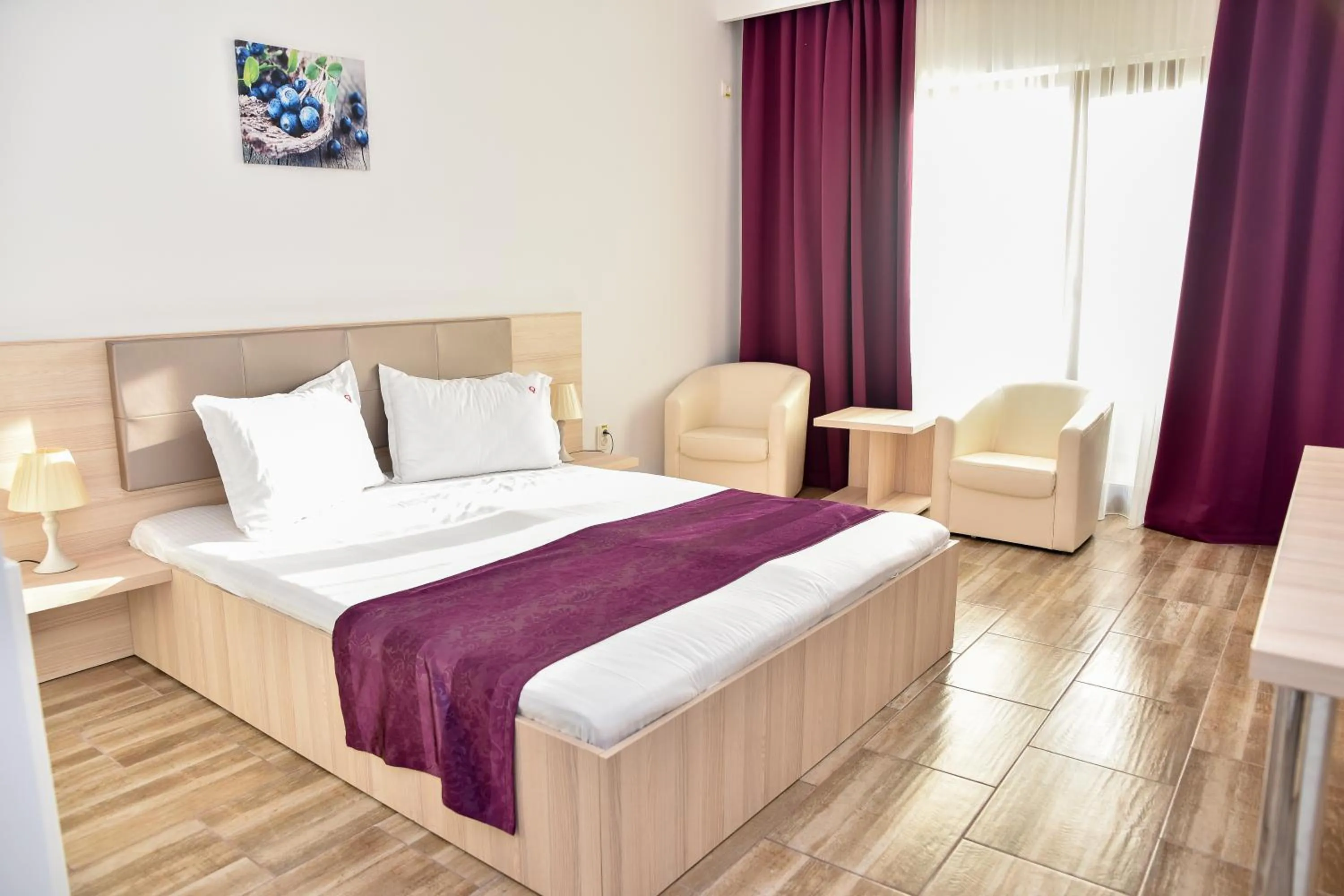 Bedroom, Bed in Q Hotel