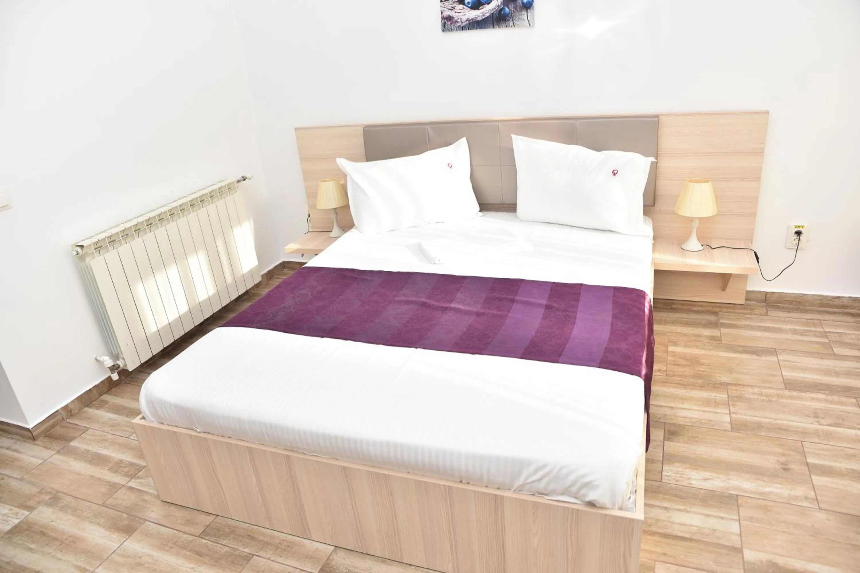 Bedroom, Bed in Q Hotel