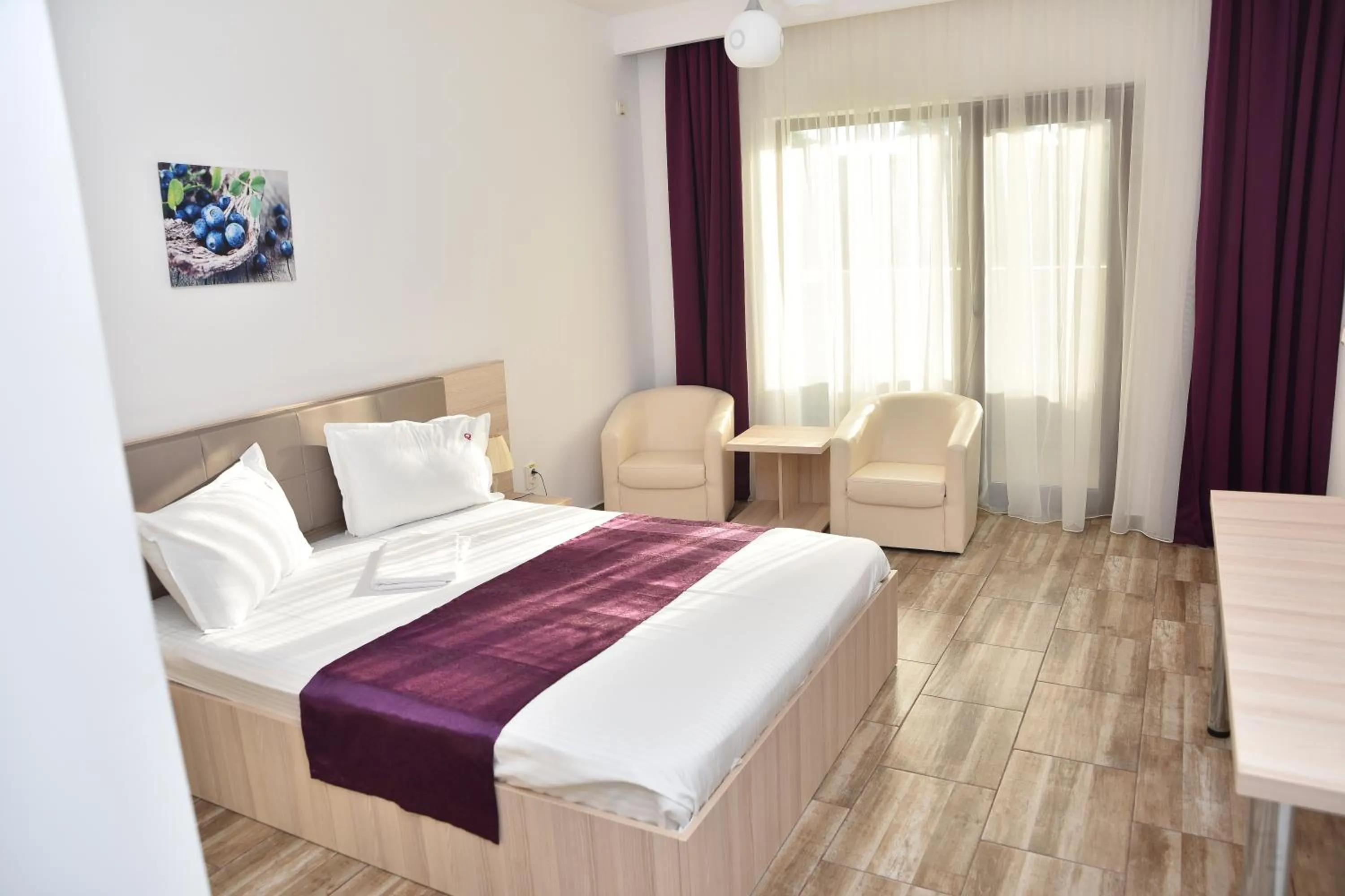 Bedroom, Bed in Q Hotel