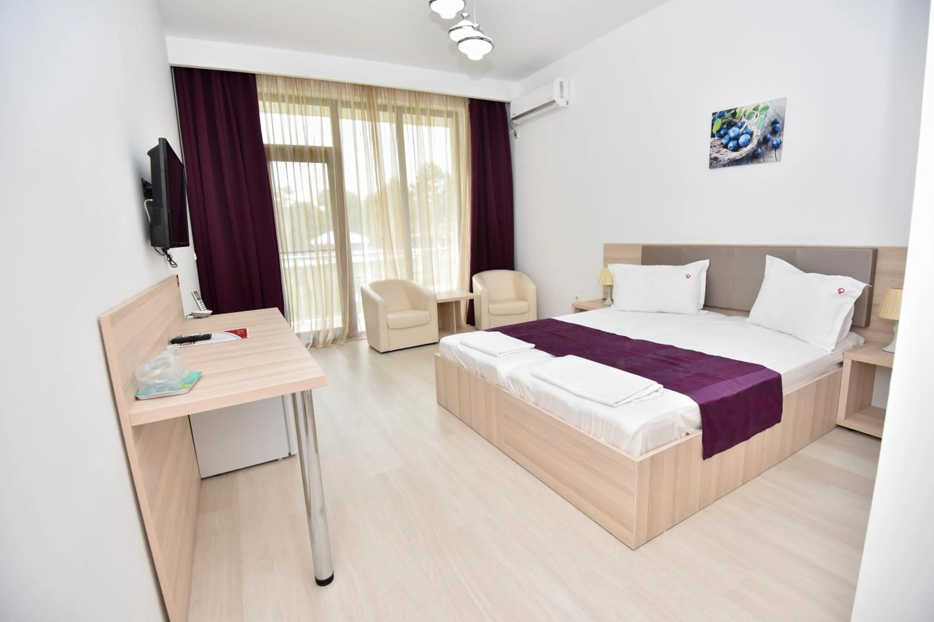 Bedroom, Bed in Q Hotel