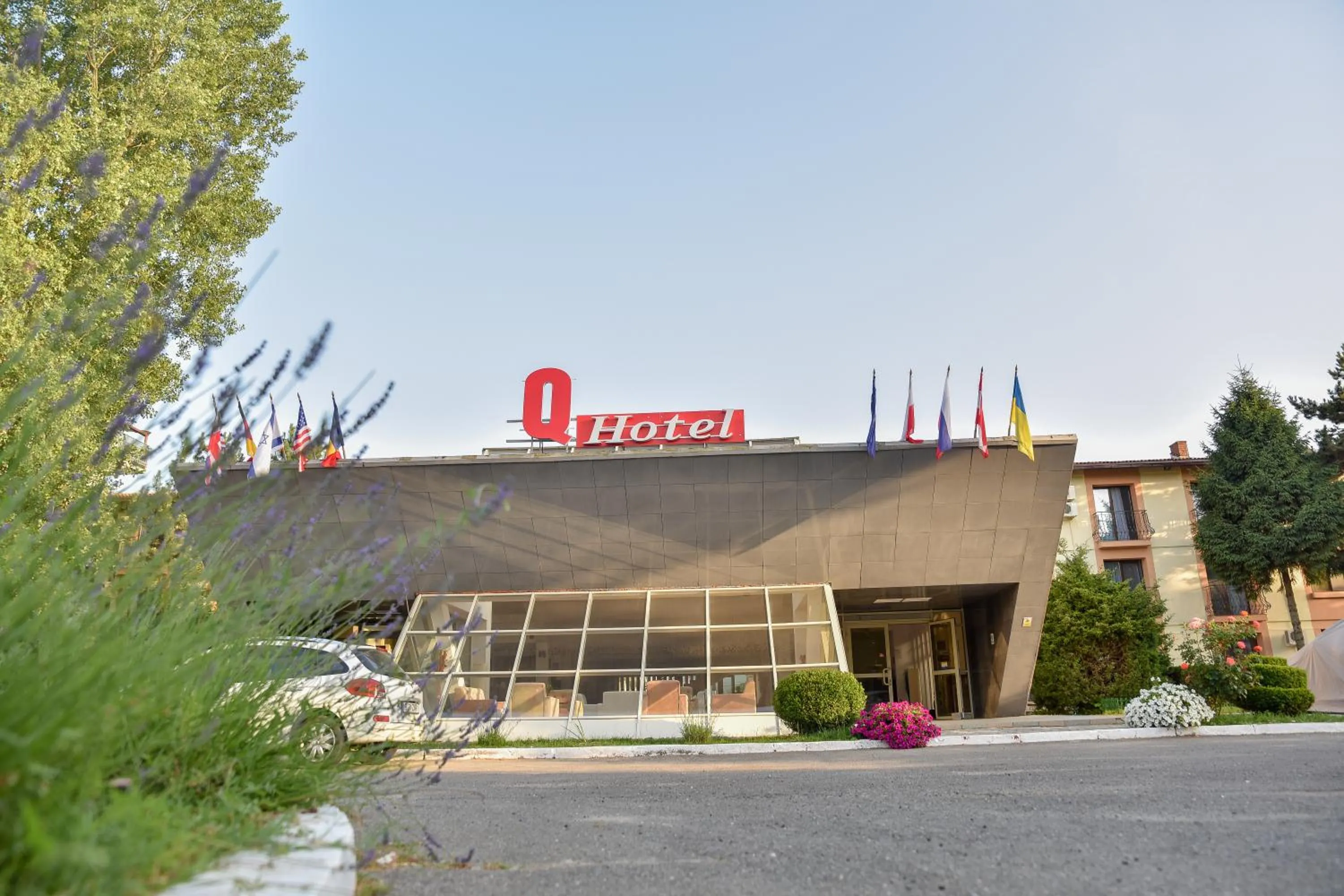 Facade/entrance in Q Hotel