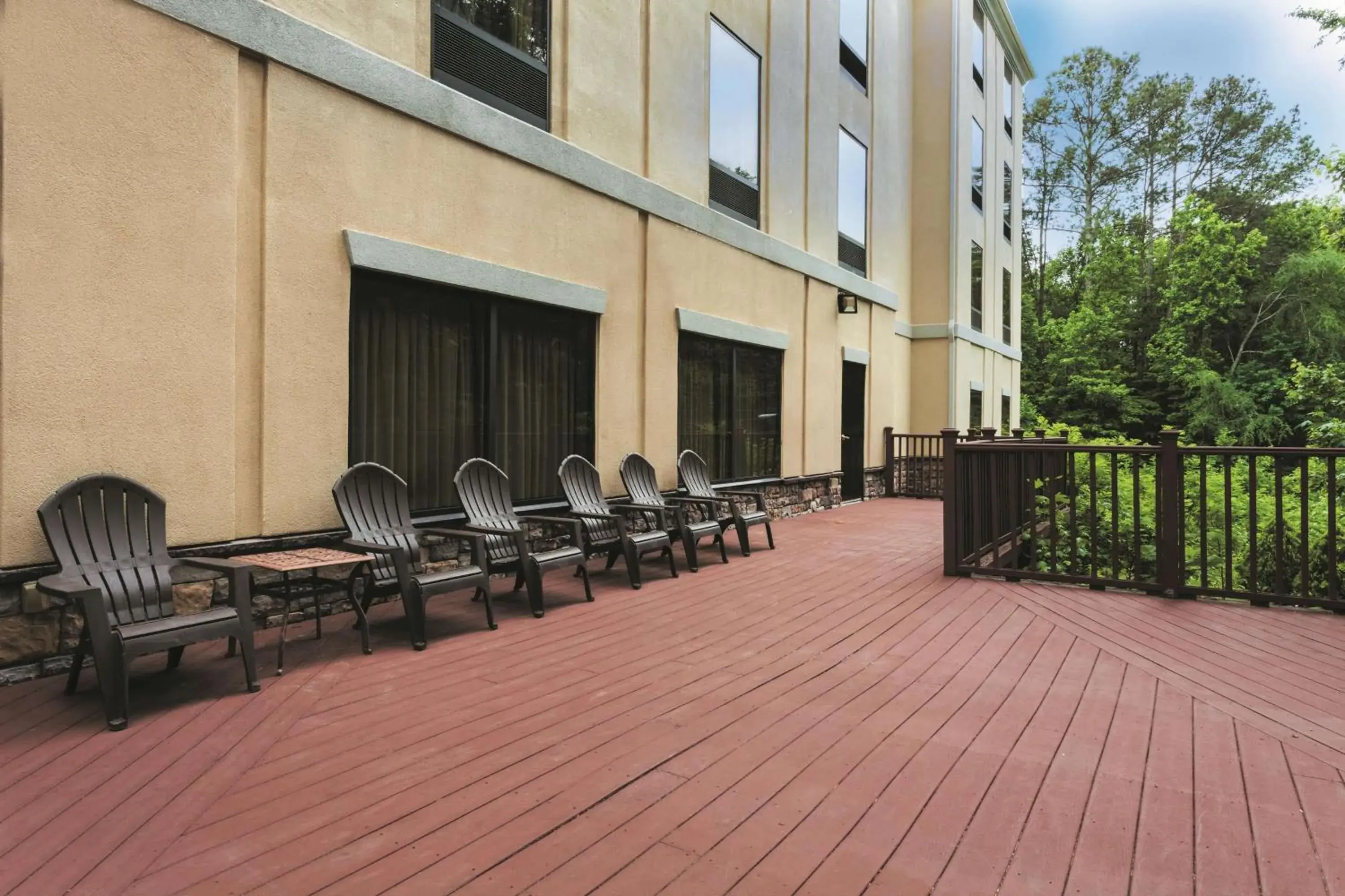 Inner courtyard view in La Quinta by Wyndham Covington Inner courtyard view in La Quinta by Wyndham Covington