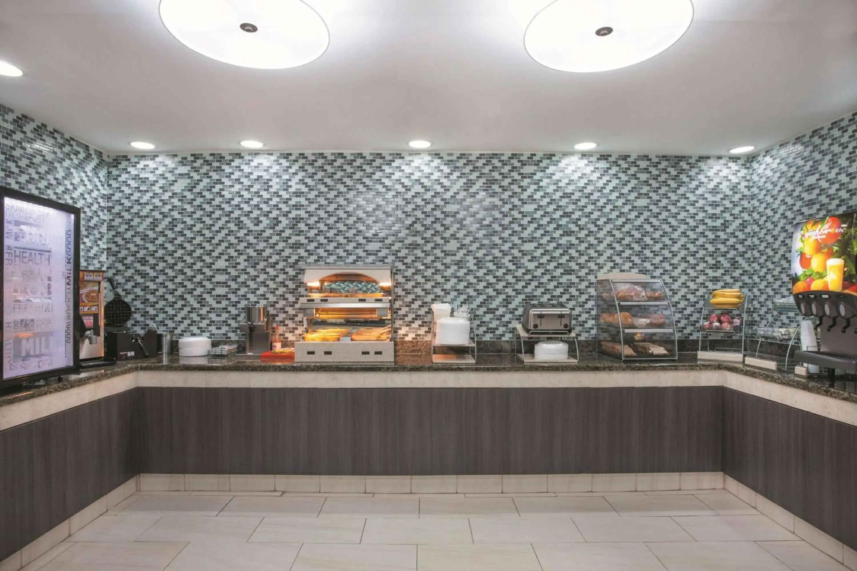 Breakfast in La Quinta by Wyndham Covington Breakfast in La Quinta by Wyndham Covington