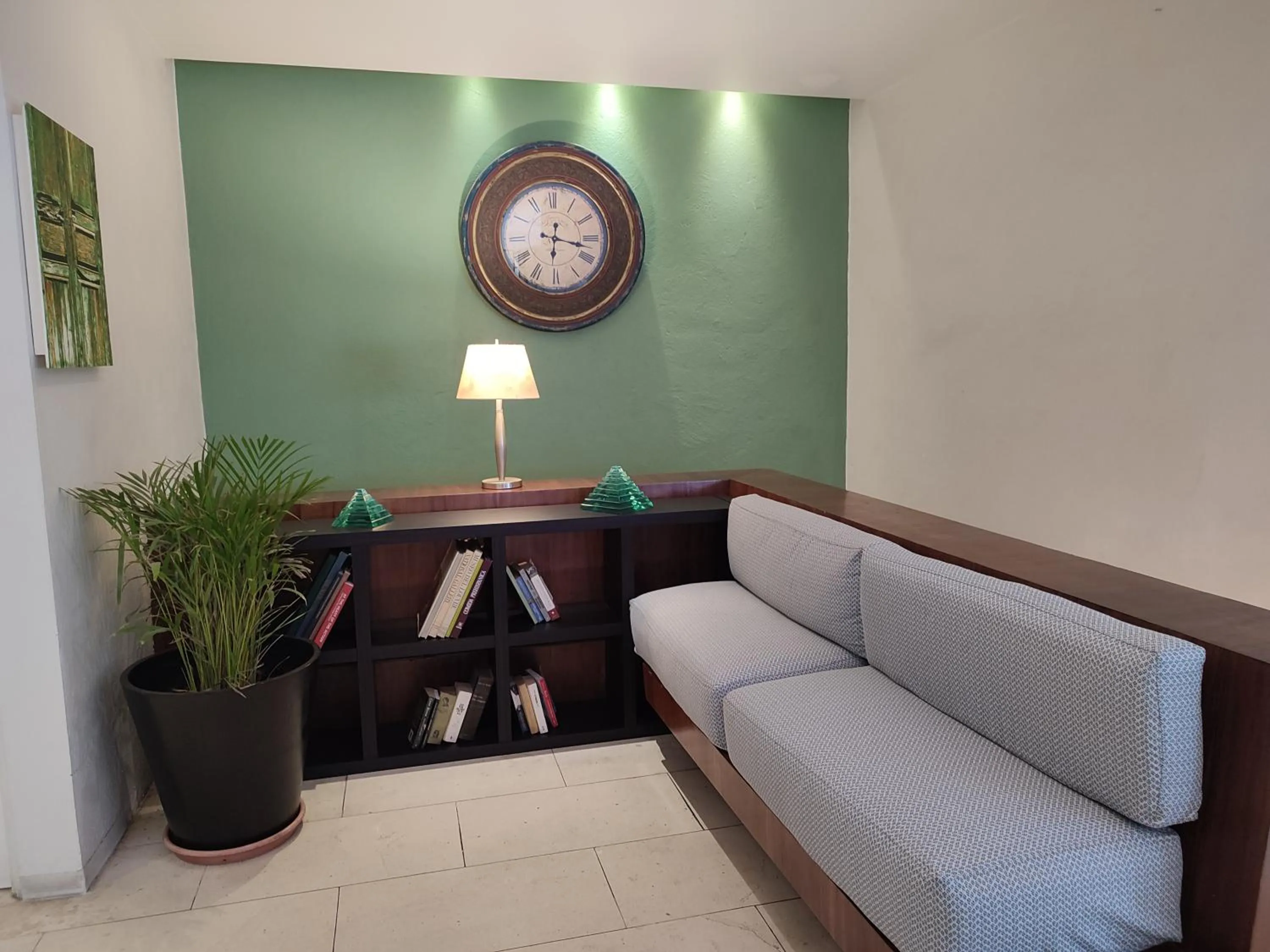 Area and facilities in Lombardo Suites