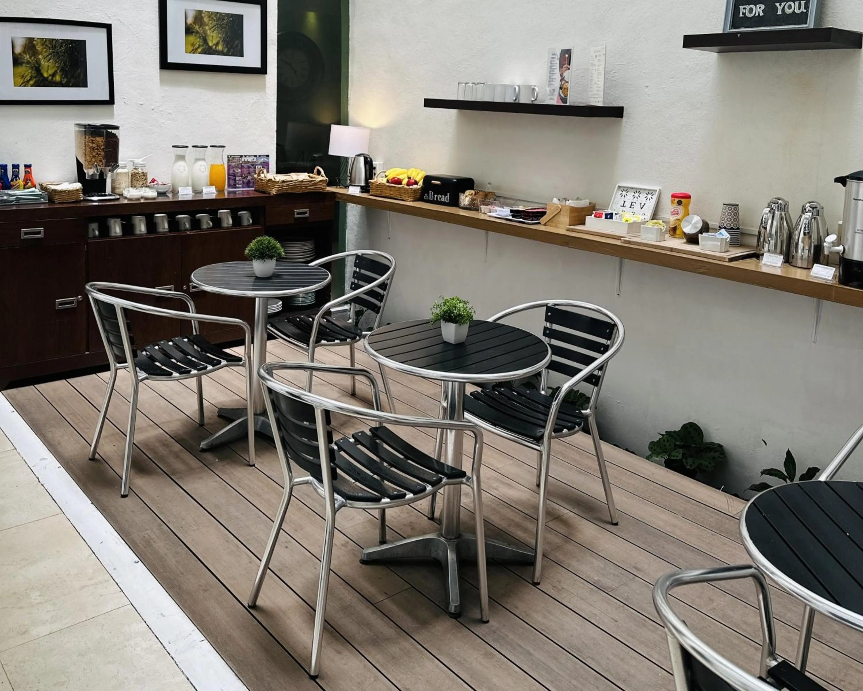 Breakfast in Lombardo Suites