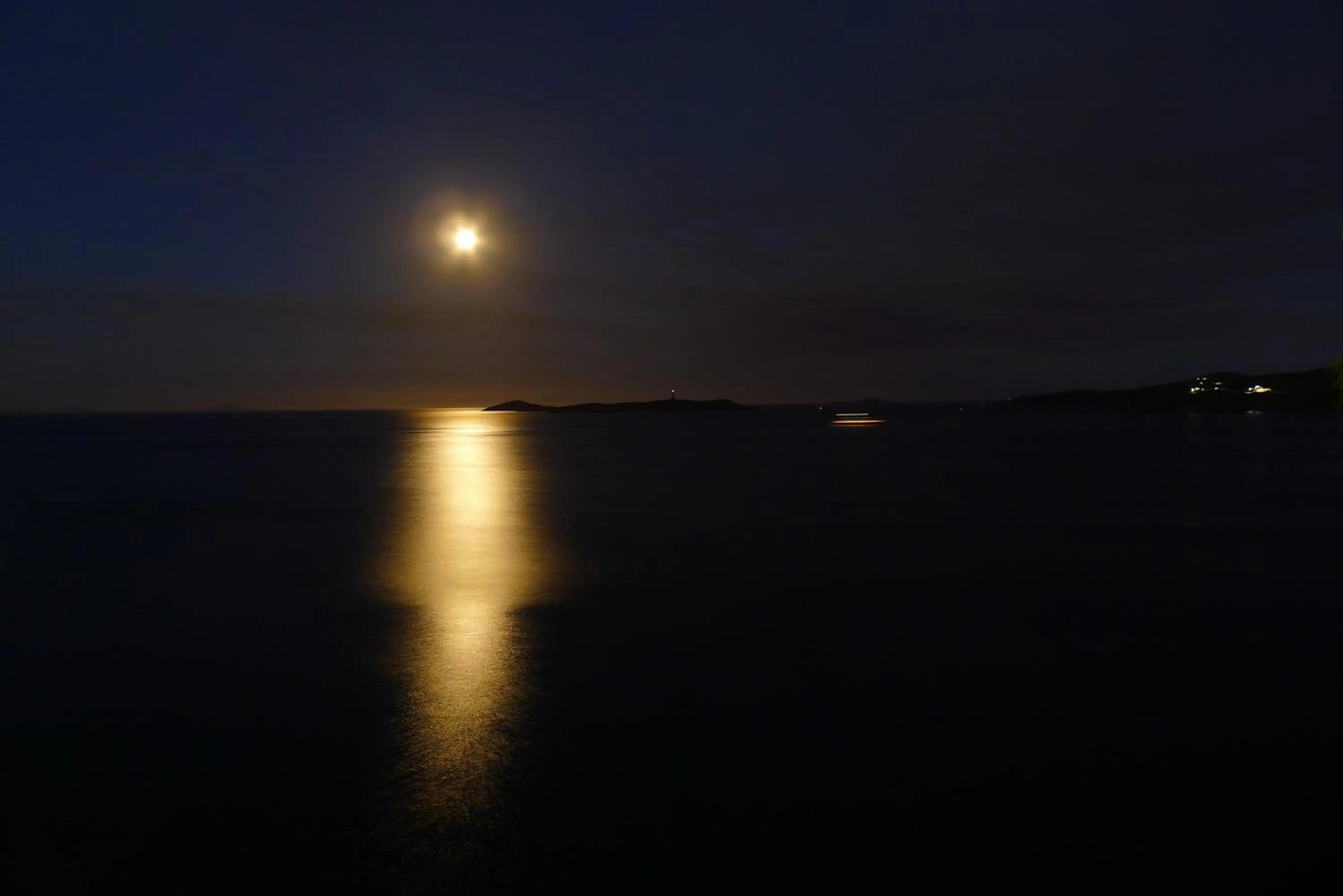 Night in Apollonos Seafront Apartment