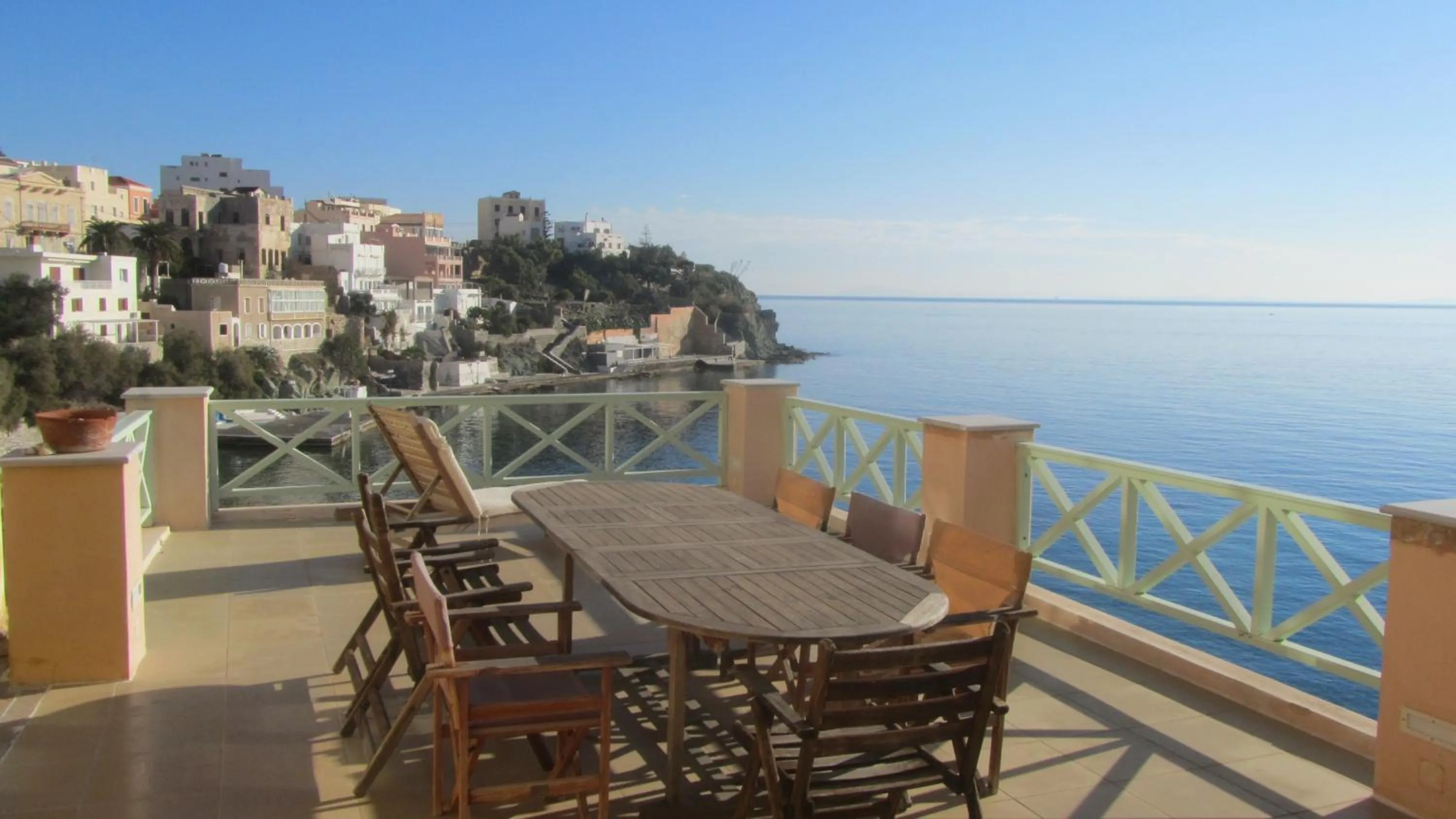 Restaurant/places to eat in Apollonos Seafront Apartment