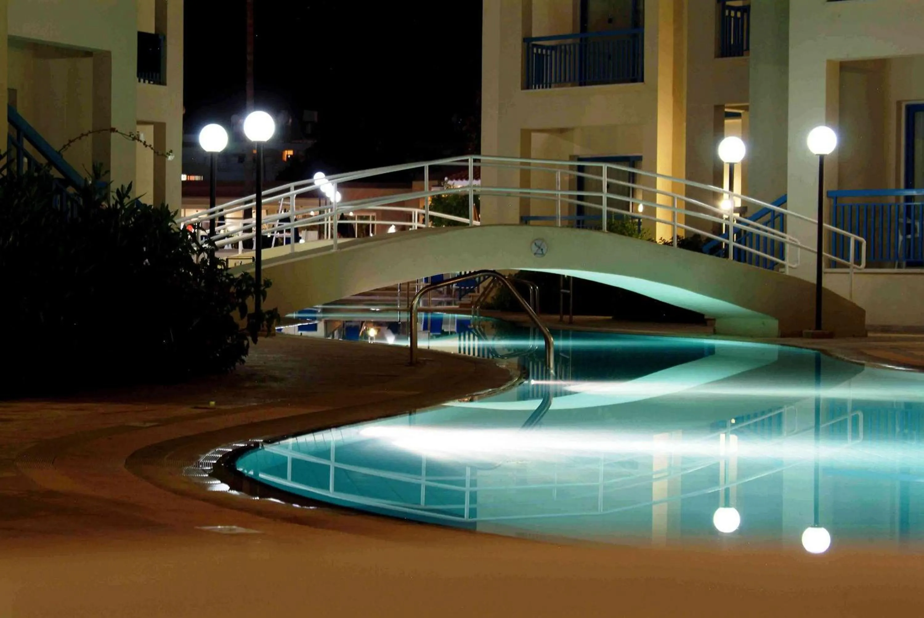 Swimming pool in Kissos Hotel