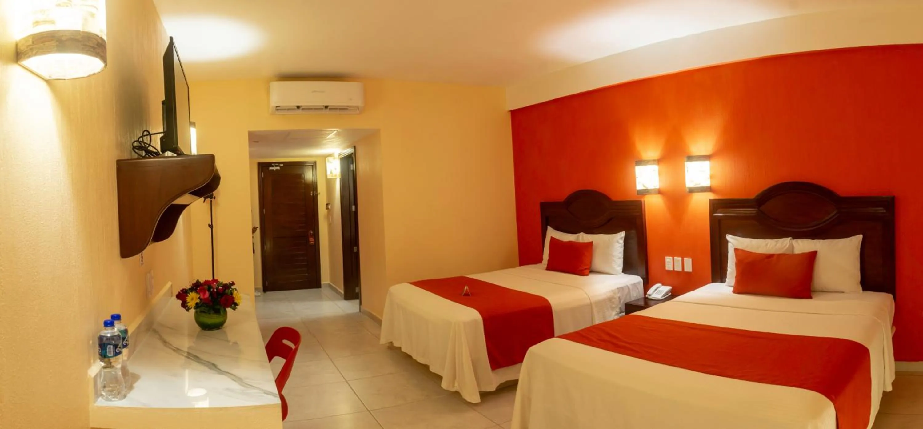Photo of the whole room, Bed in Casa Danna Huatulco