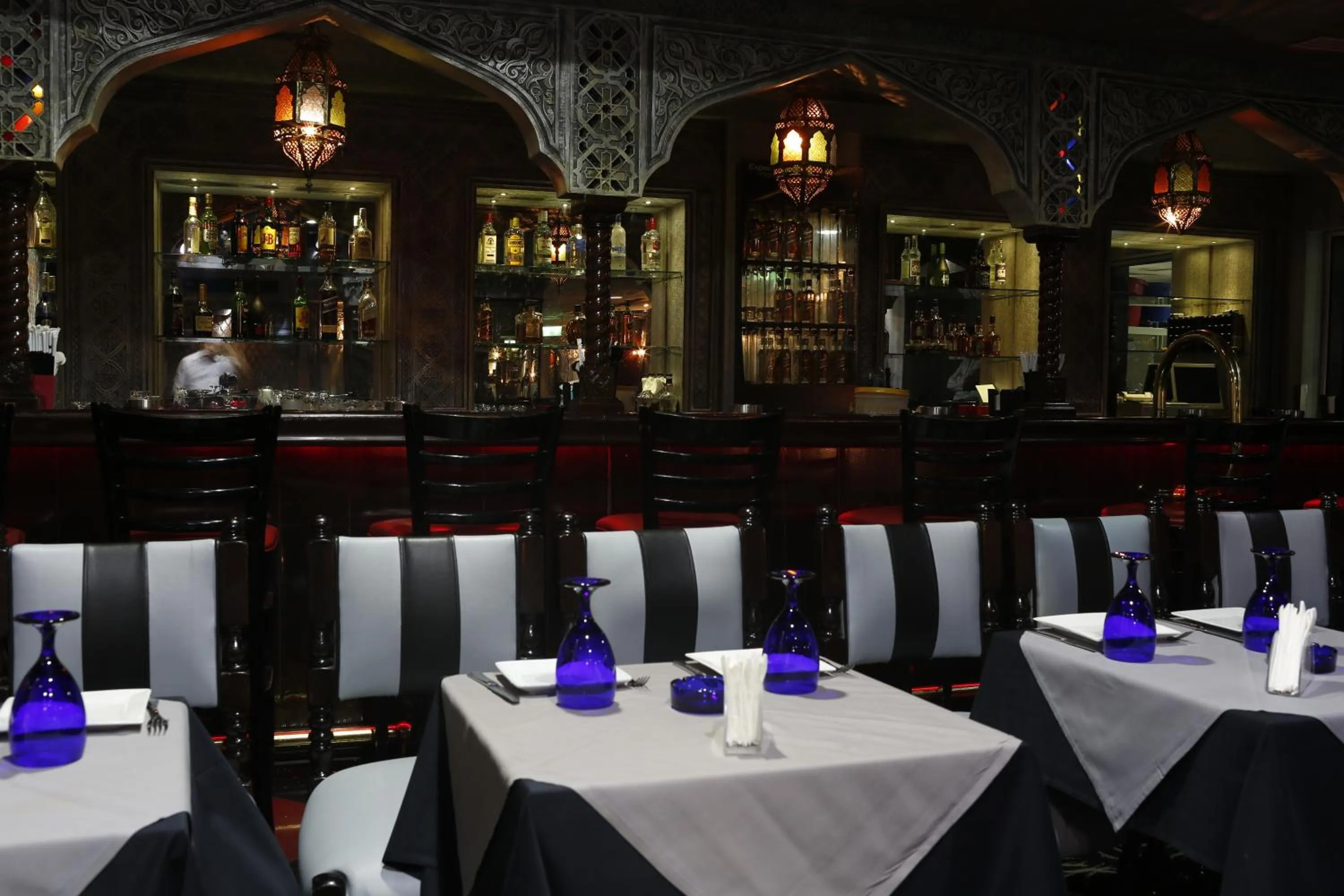 Restaurant/places to eat in Broadway Hotel