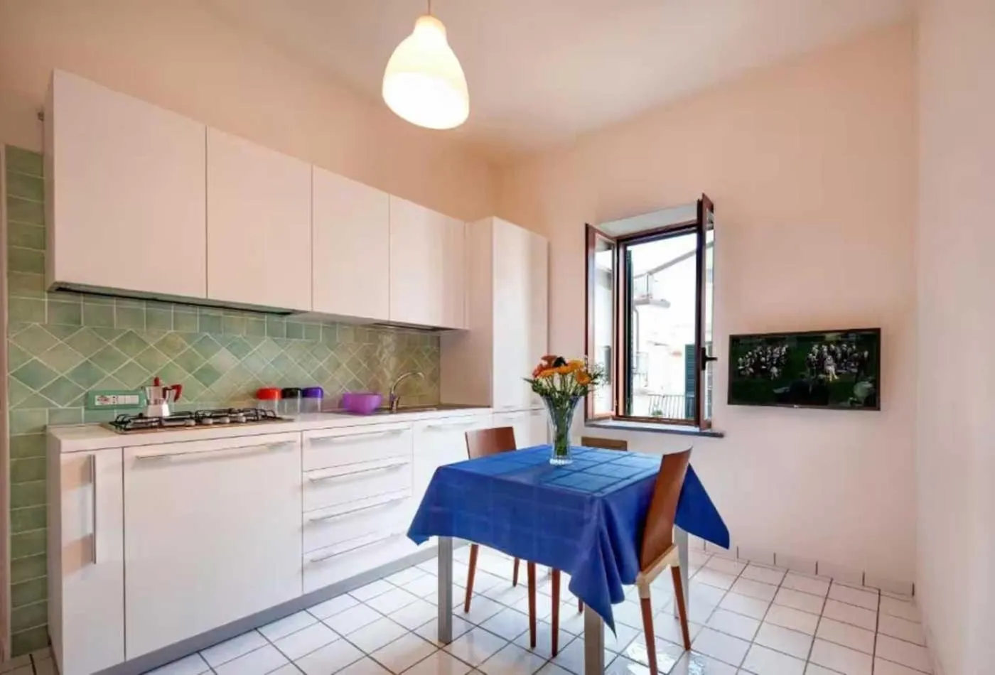 Kitchen or kitchenette in Ravello House