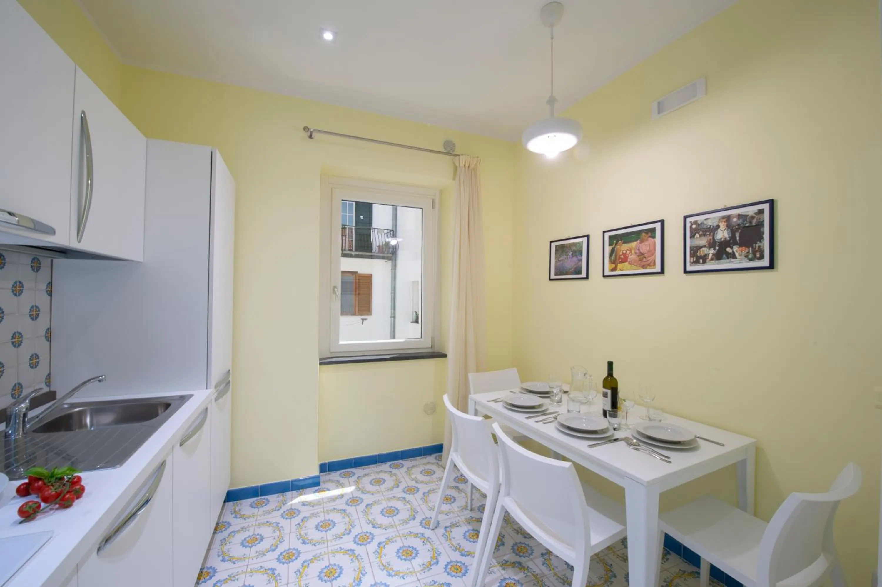 Kitchen or kitchenette in Ravello House