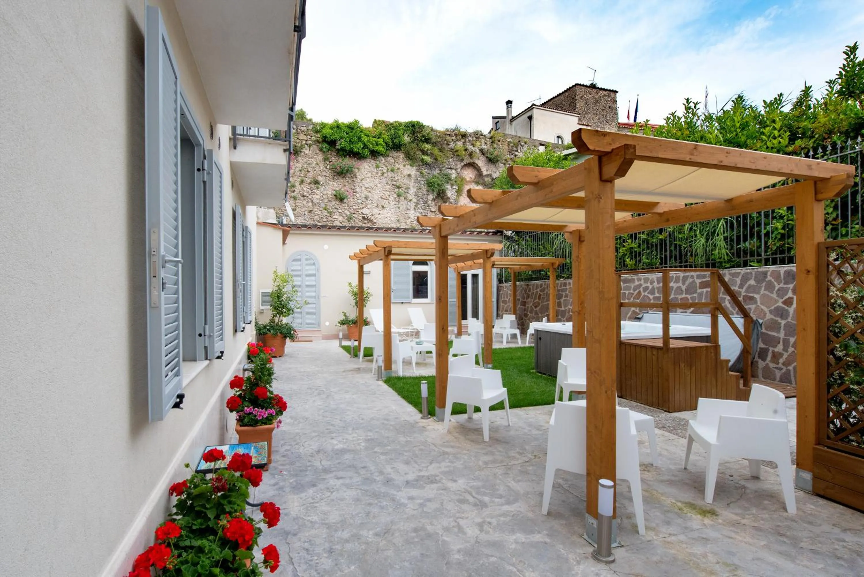 Property building in Ravello House