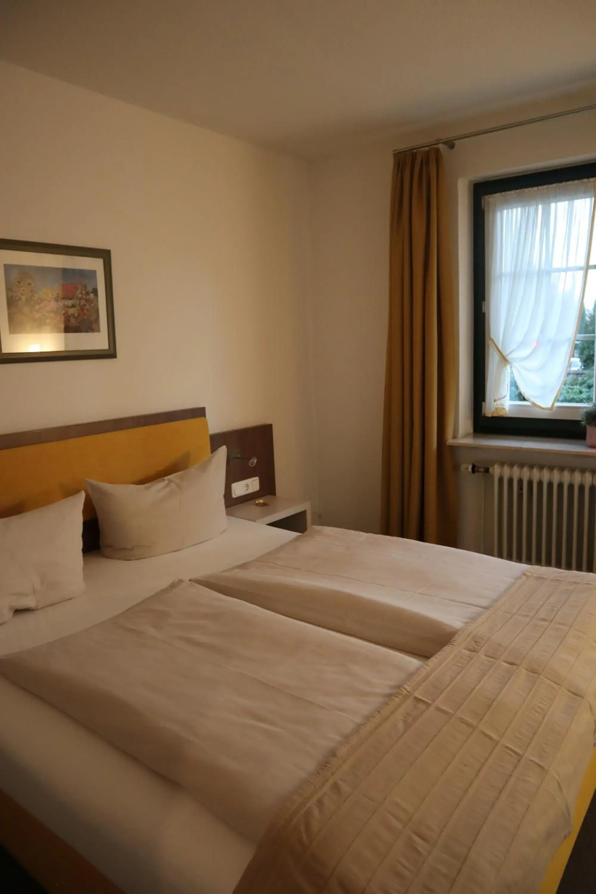 Budget Double Room in Hotel Gasthaus zur Linde Budget Double Room in Hotel Gasthaus zur Linde